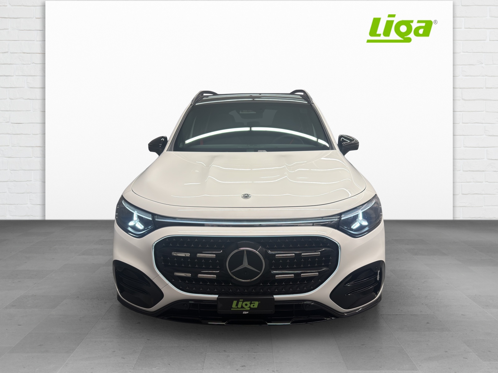 MERCEDES-BENZ GLB 220 AMG Line 4Matic-showroom-element-1