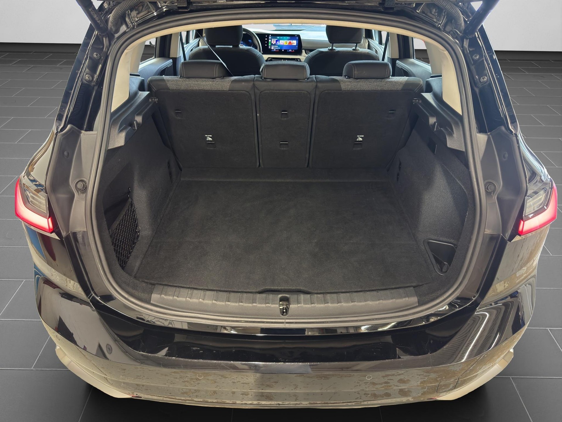 BMW 225e xDrive Active Tourer-image-13