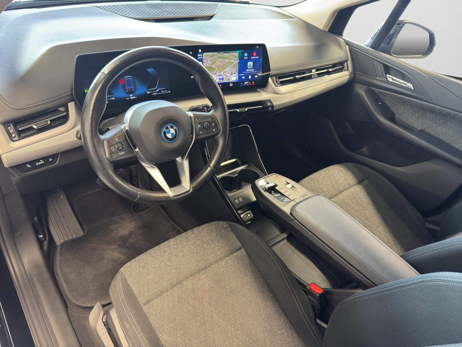 BMW 225e xDrive Active Tourer-image-6