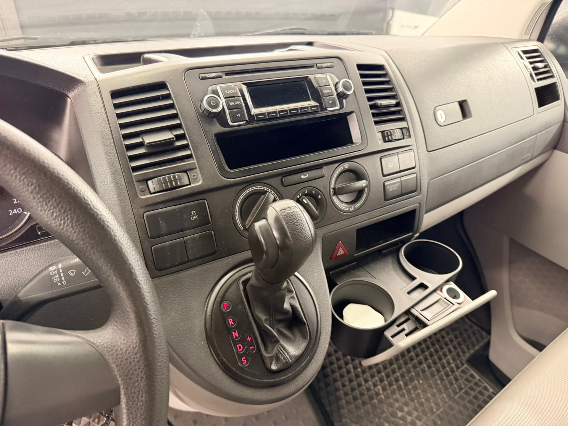 VW T5 2.0 TDI DSG-image-10
