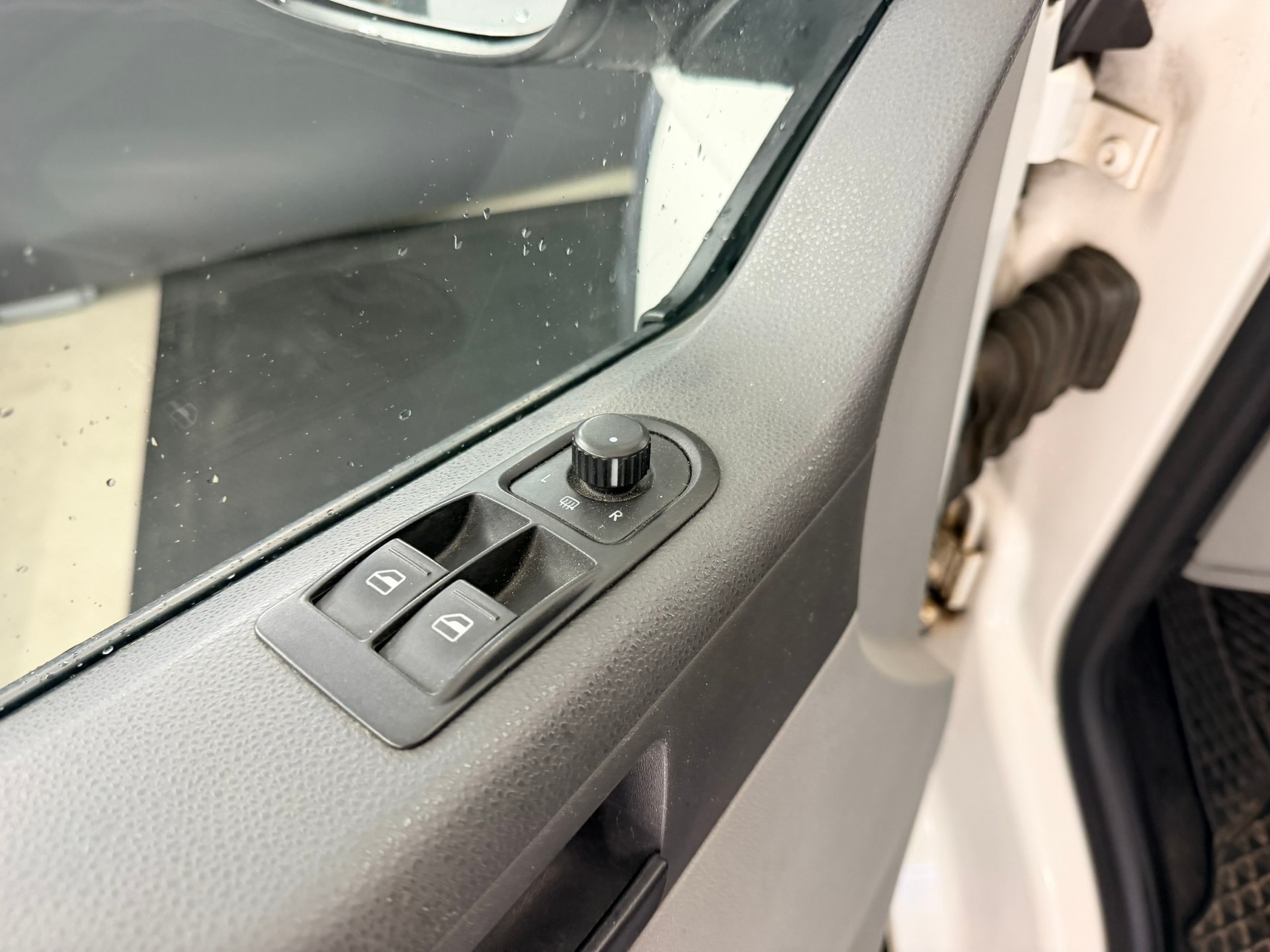 VW T5 2.0 TDI DSG-image-9