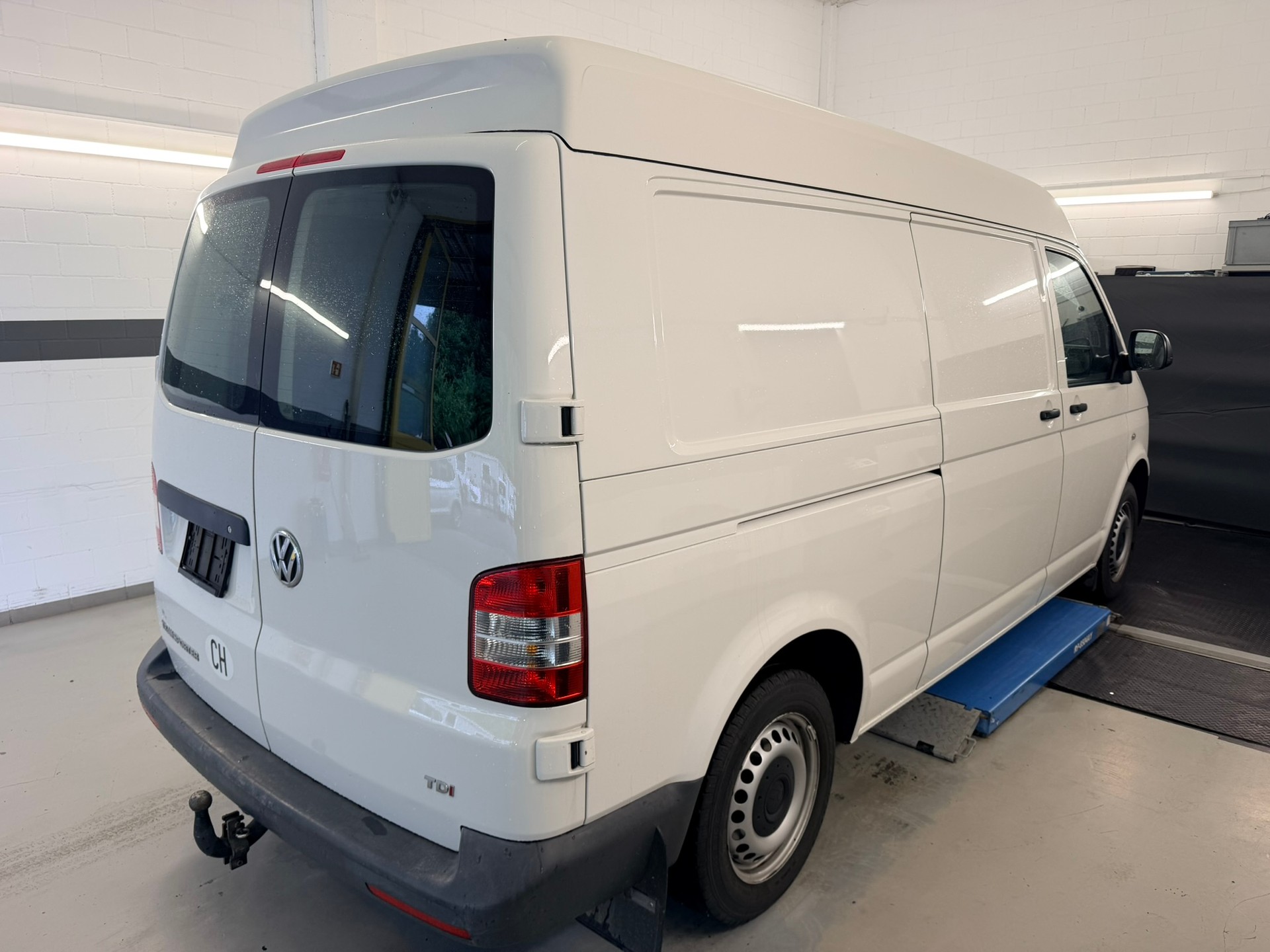 VW T5 2.0 TDI DSG-showroom-element-3