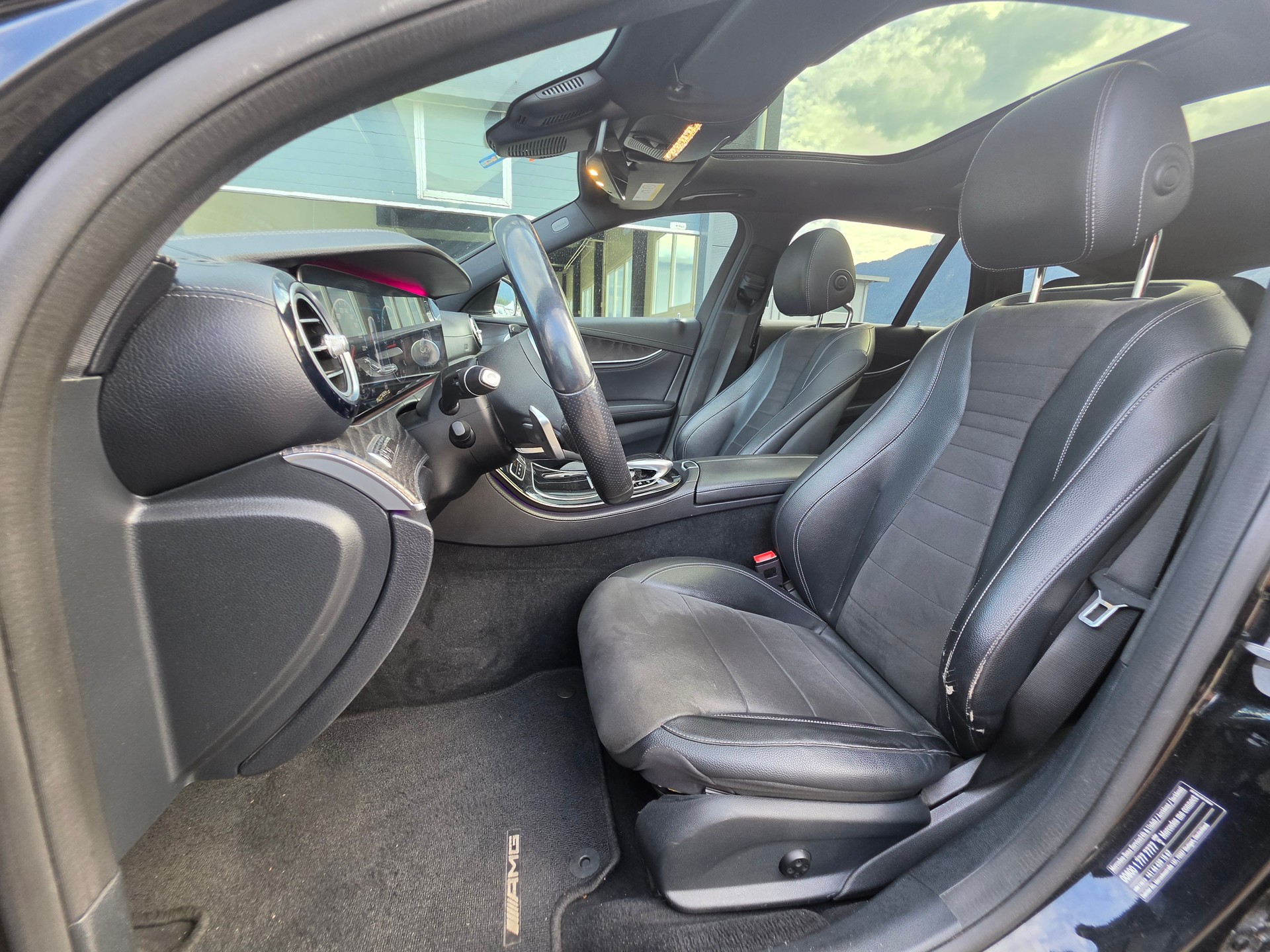 MERCEDES-BENZ E 220 d Swiss Star AMG Line 4Matic 9G-Tronic-image-8