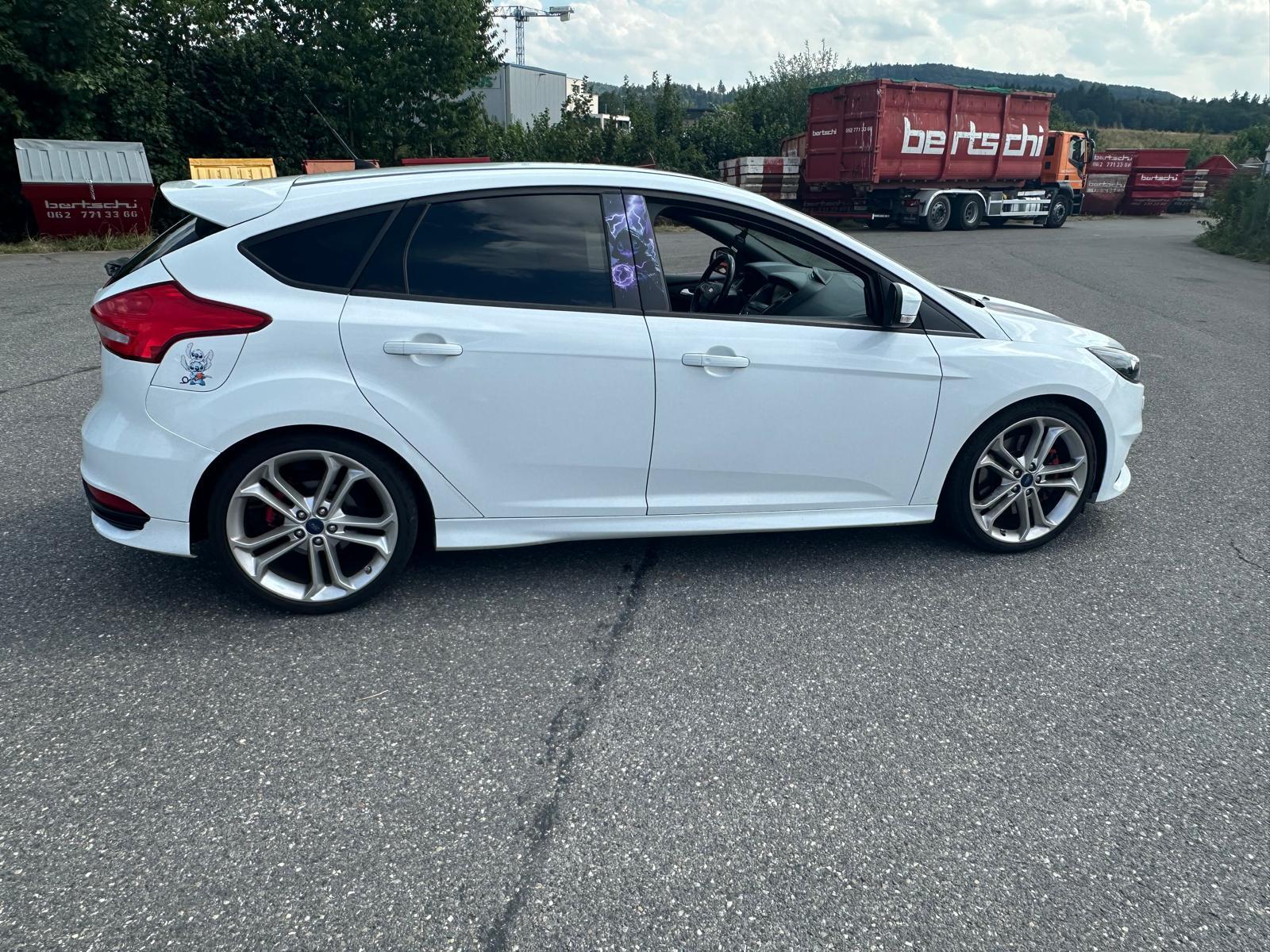 FORD Focus 2.0 SCTi ST-image-12