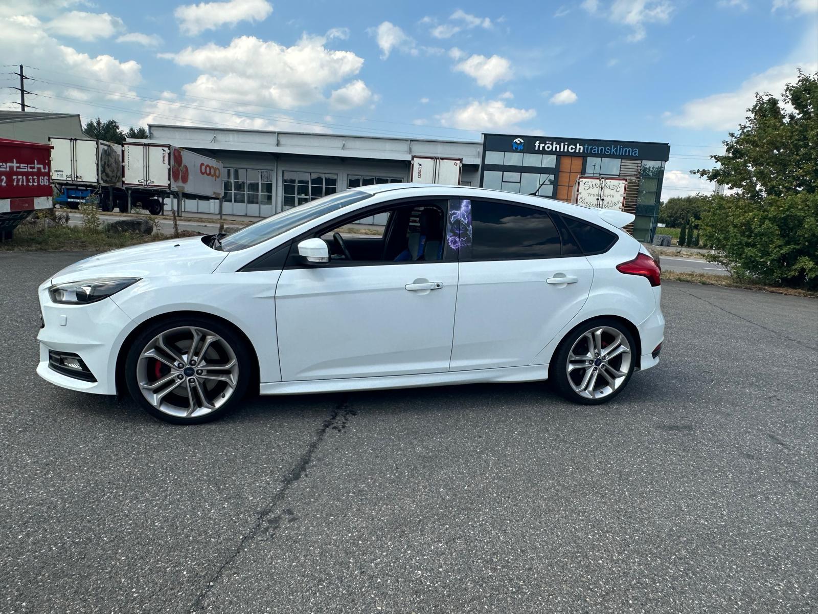 FORD Focus 2.0 SCTi ST-image-11