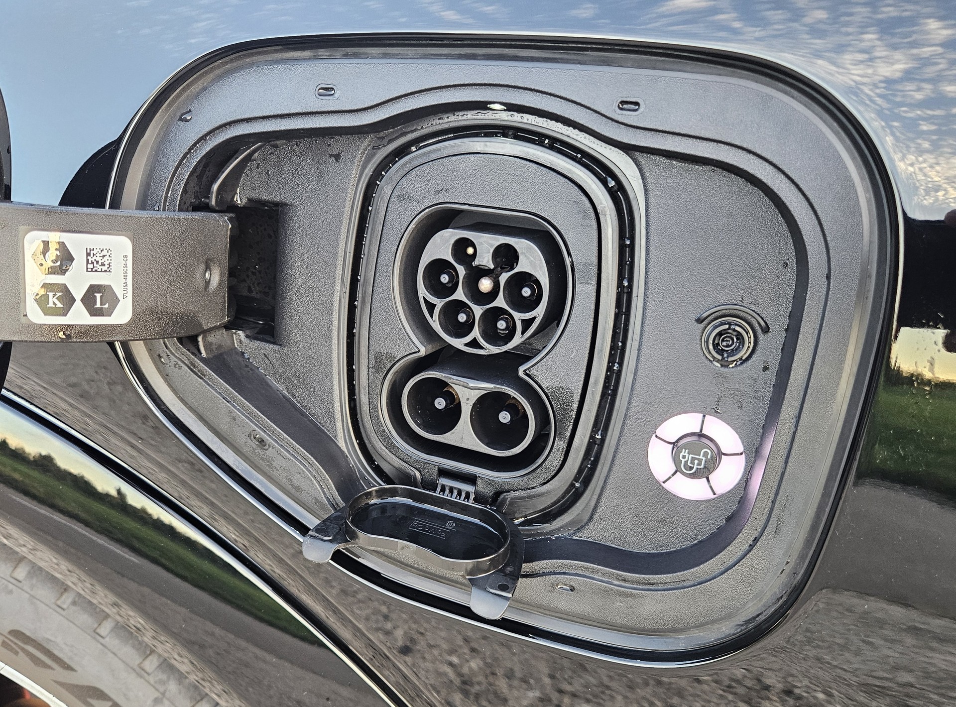 FORD Mustang MACH-E Premium AWD 72.6 kWh-showroom-element-2