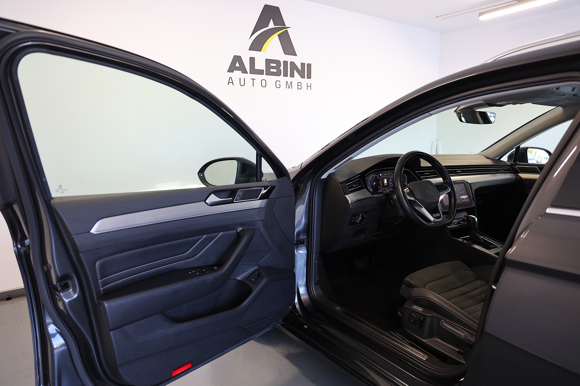 VW Passat Variant 2.0 TDI 200 Elegance DSG 4m-image-4