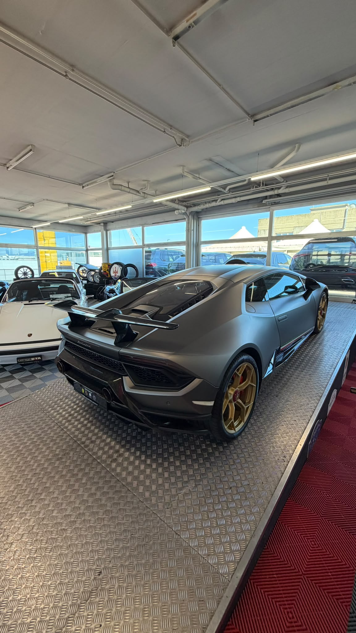 LAMBORGHINI PERFORMANTE-image-5