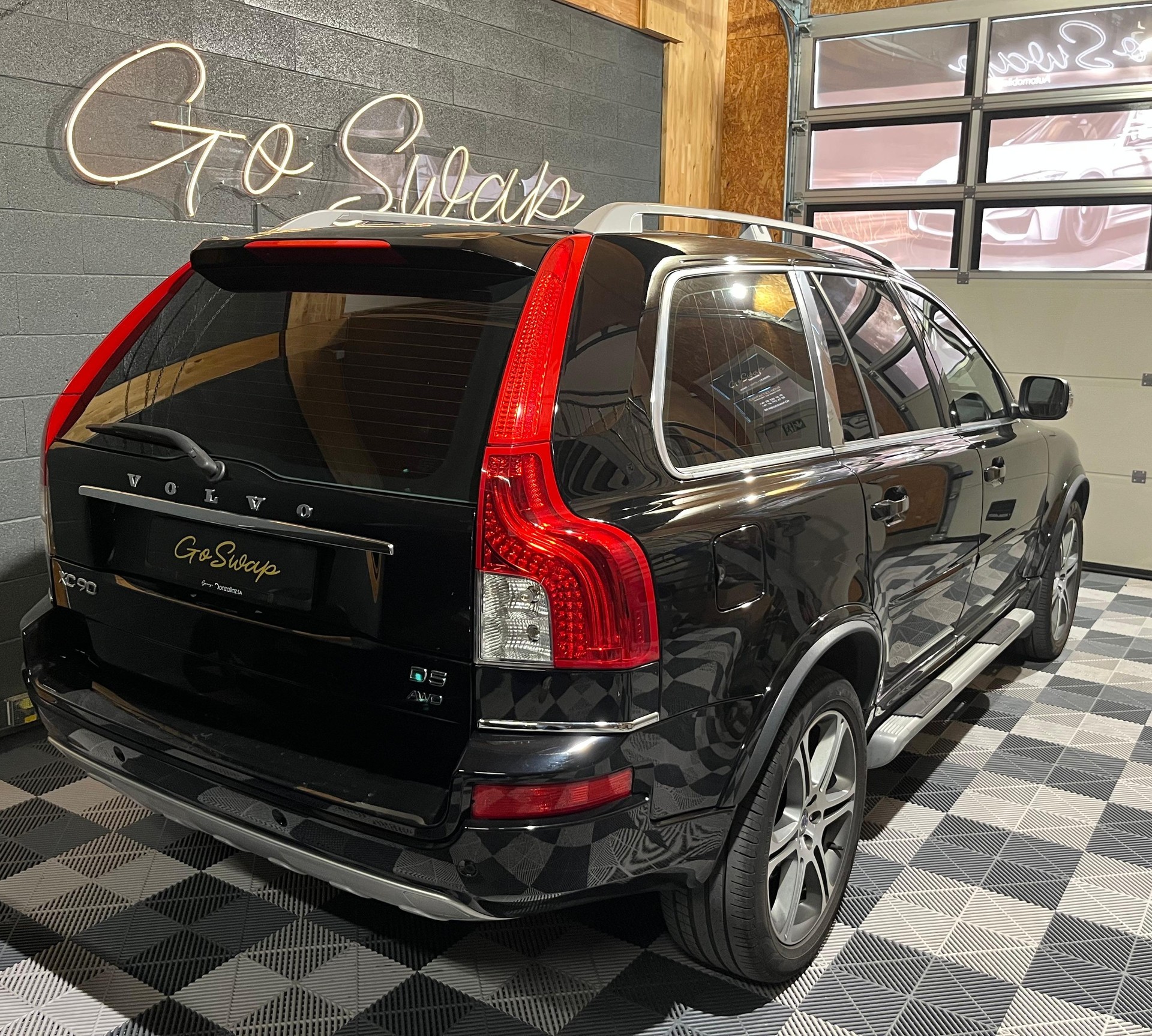 VOLVO XC90 D5 AWD Husky Edition Geartronic-showroom-element-2