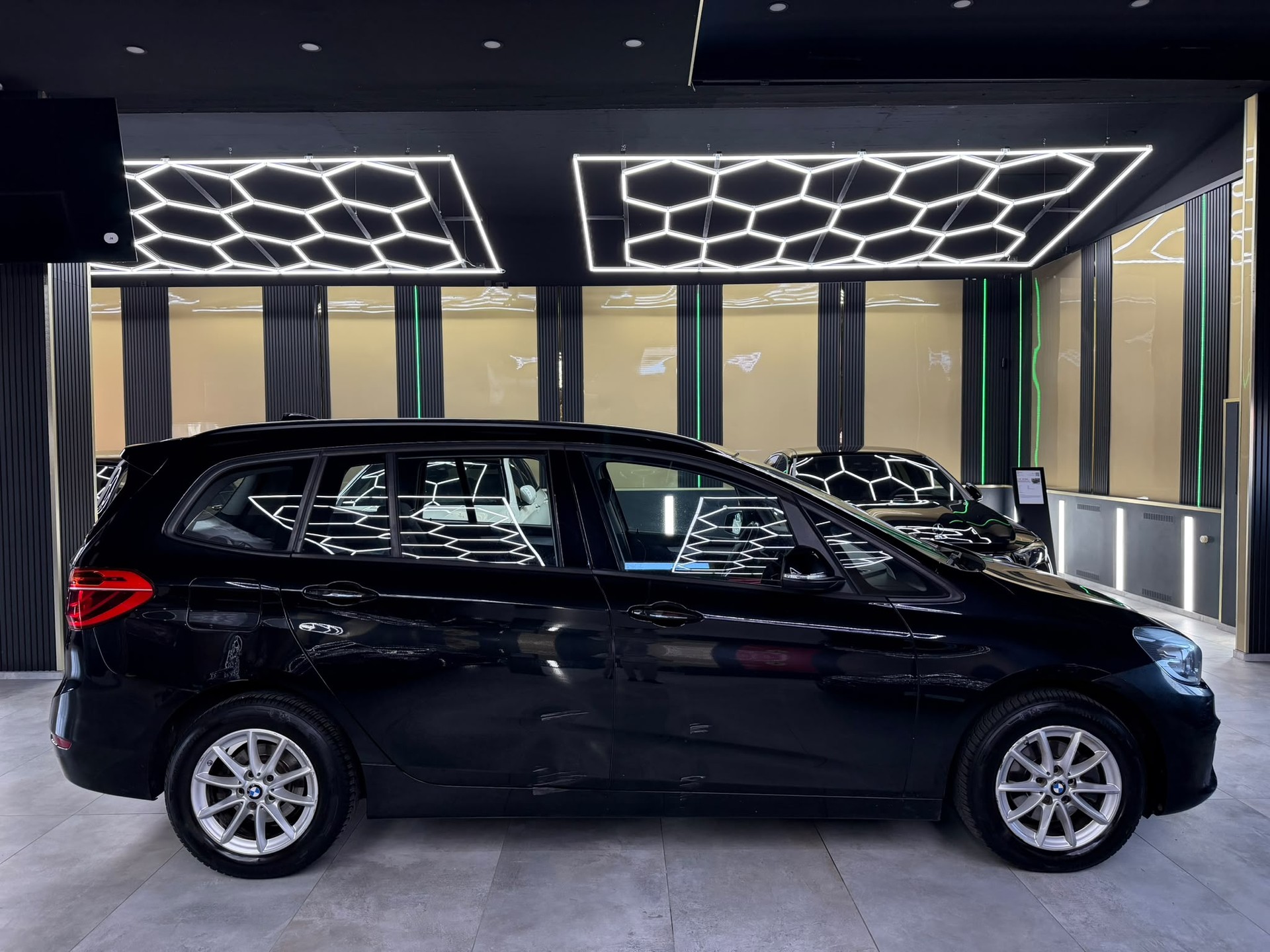 BMW 216d Gran Tourer Steptronic-showroom-element-3
