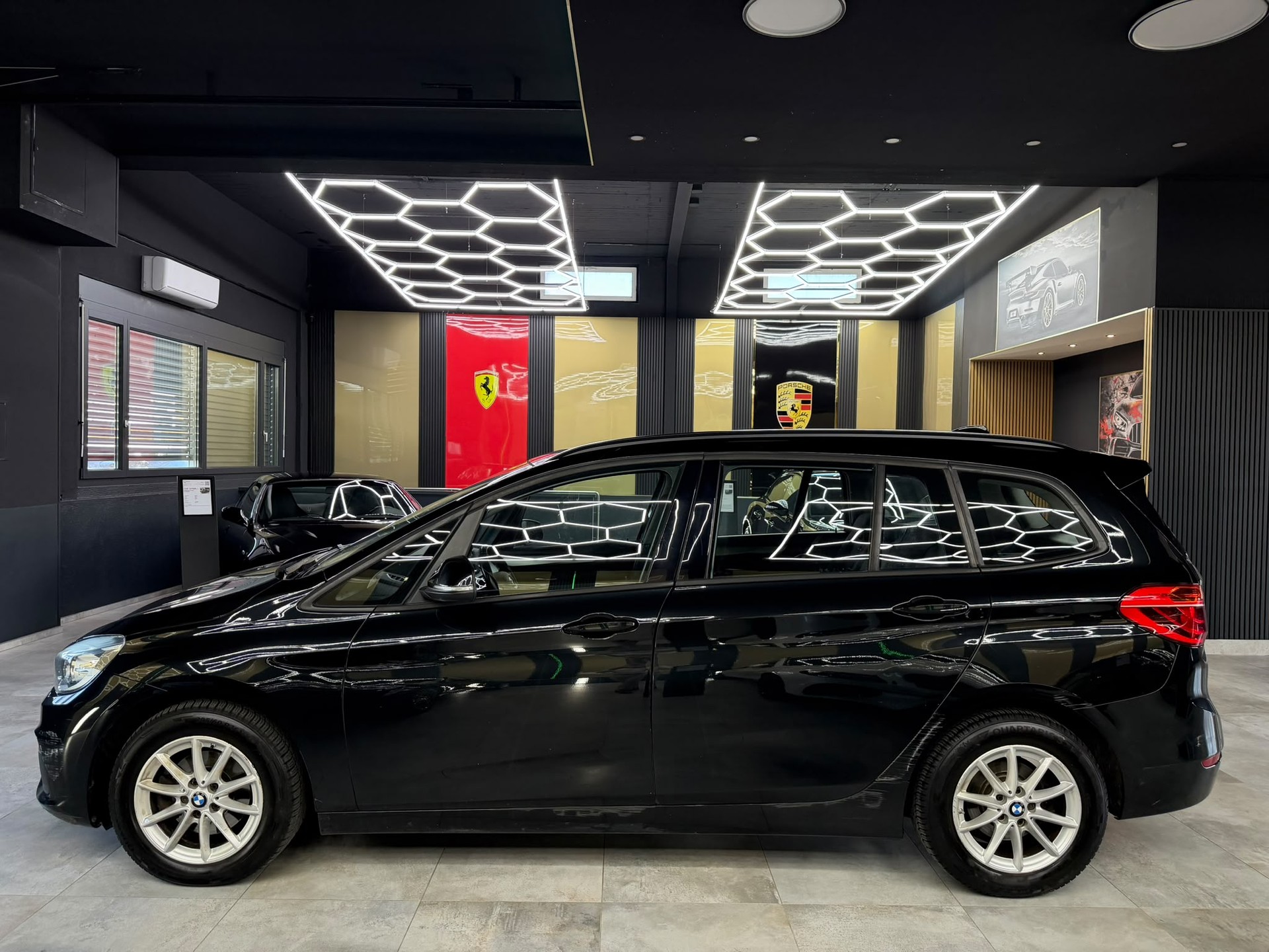 BMW 216d Gran Tourer Steptronic-image-7