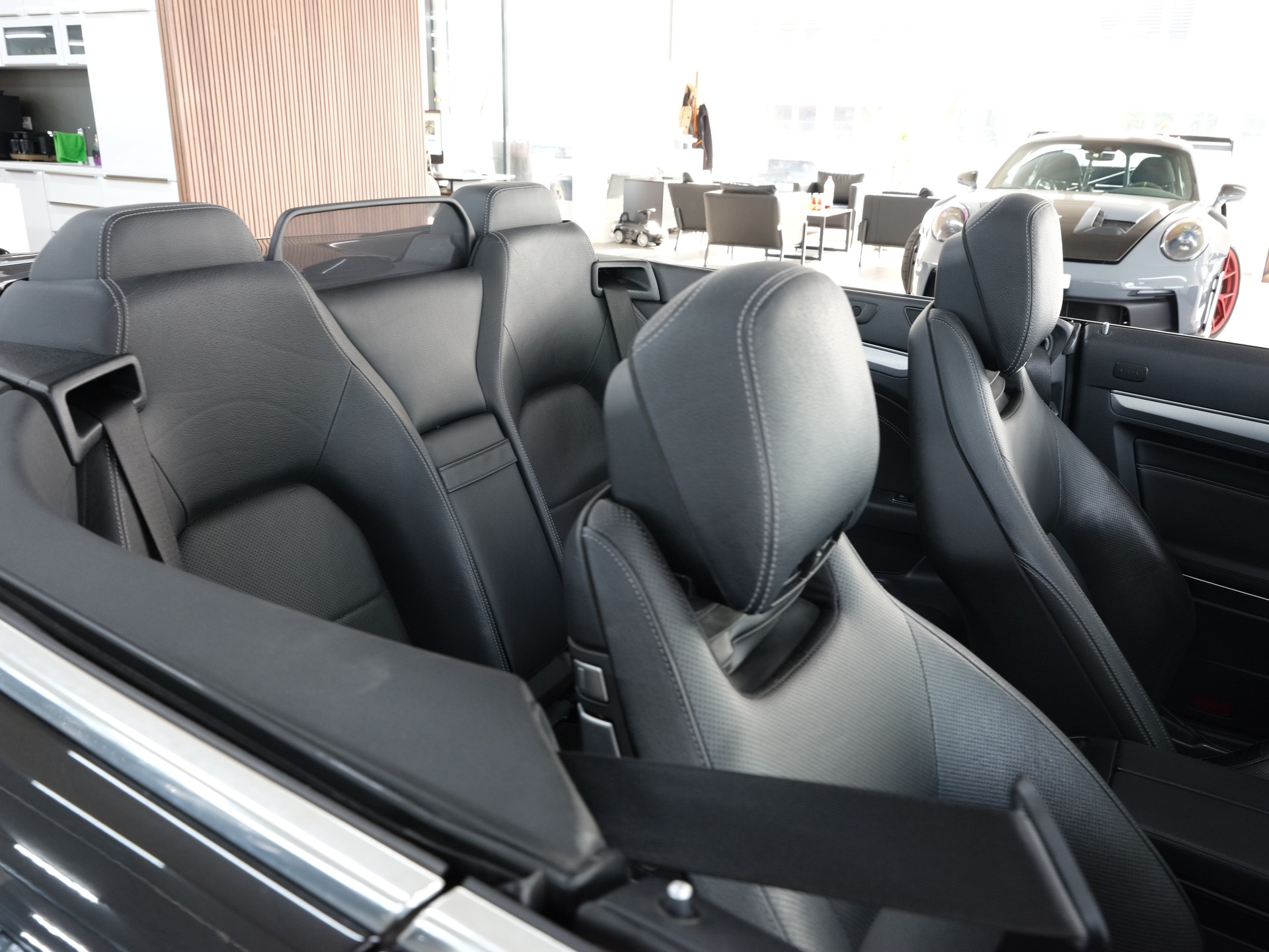 MERCEDES-BENZ E 200 *AMG Line* *Rückfahrkamera* *Nackenwärmer*-image-29
