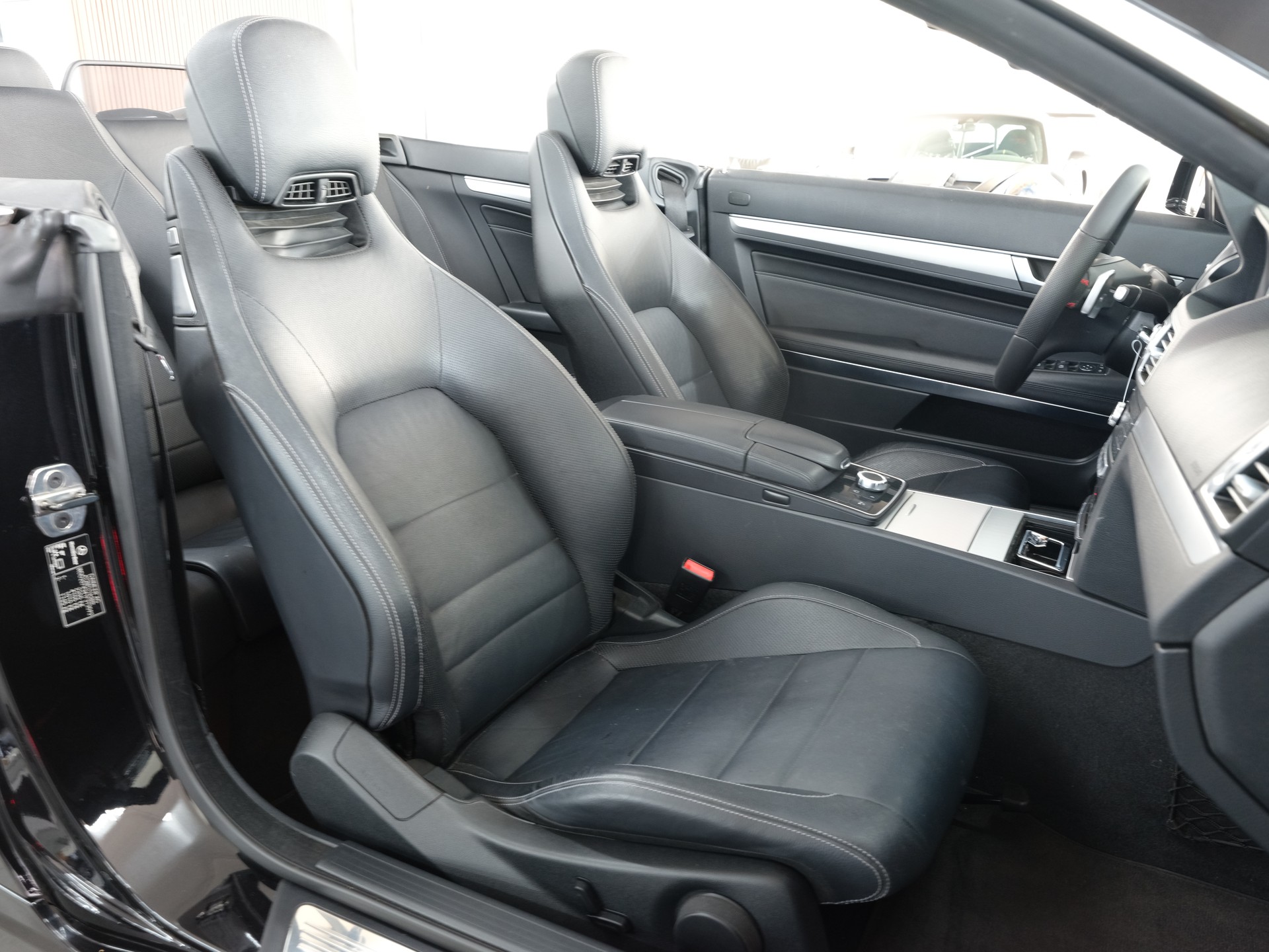 MERCEDES-BENZ E 200 *AMG Line* *Rückfahrkamera* *Nackenwärmer*-image-28