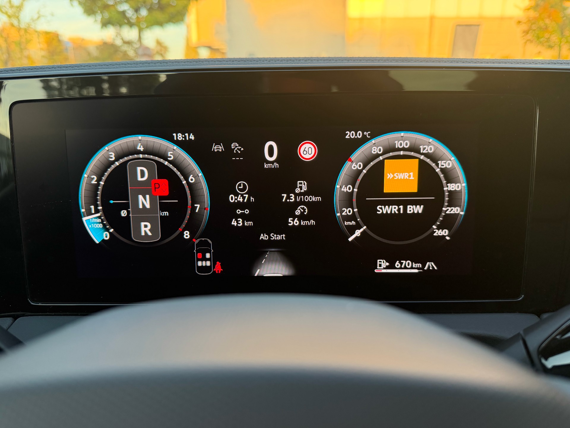 VW Tiguan 2.0 TSI DSG R-Line 4Motion ***CH-FAHRZEUG***-image-15