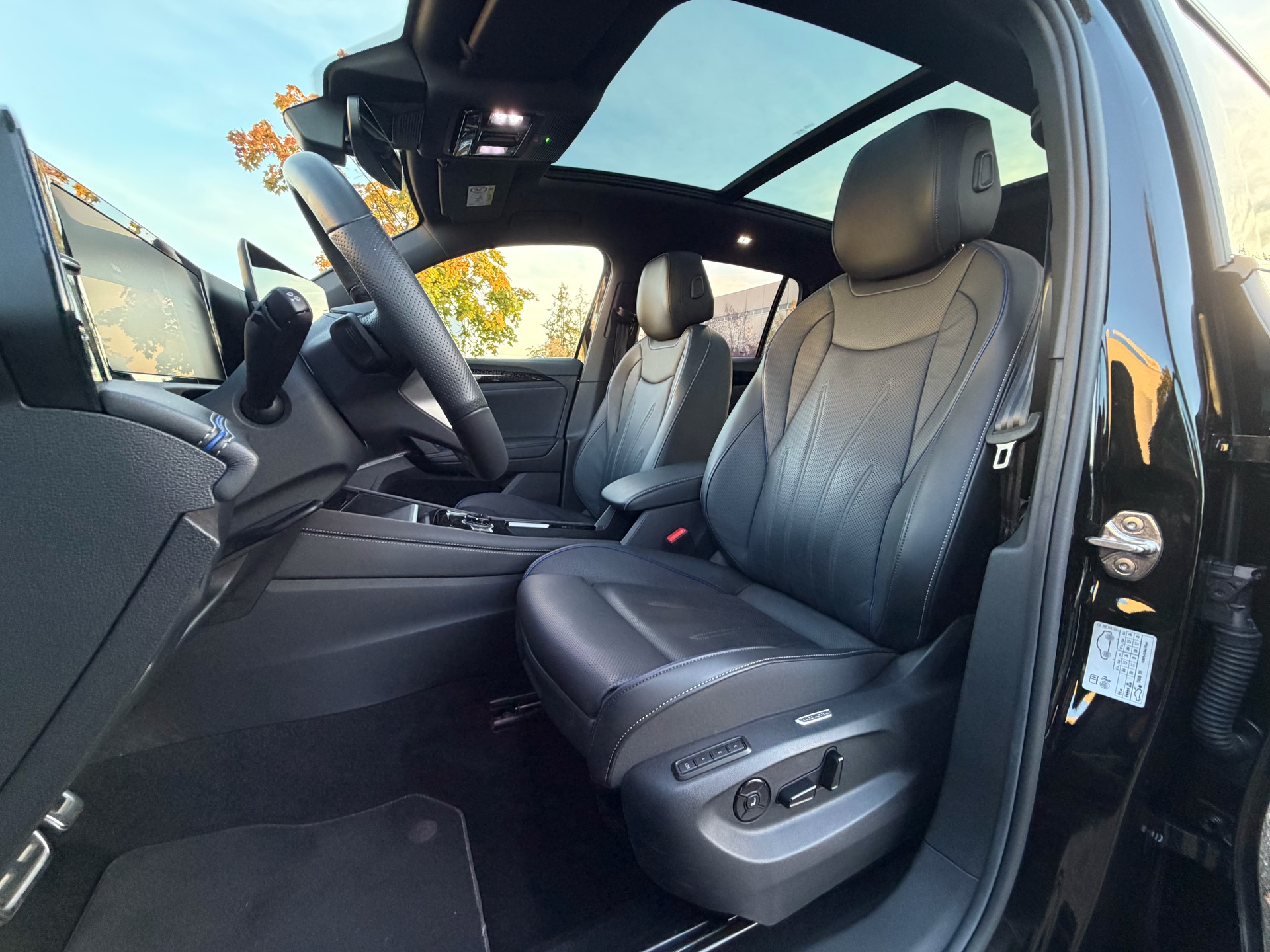 VW Tiguan 2.0 TSI DSG R-Line 4Motion ***CH-FAHRZEUG***-image-9
