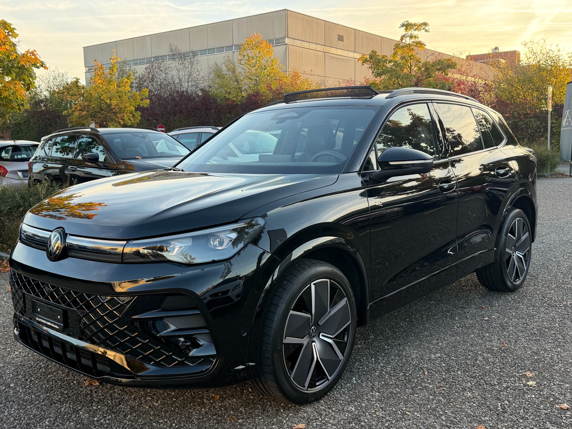 VW Tiguan 2.0 TSI DSG R-Line 4Motion ***CH-FAHRZEUG***