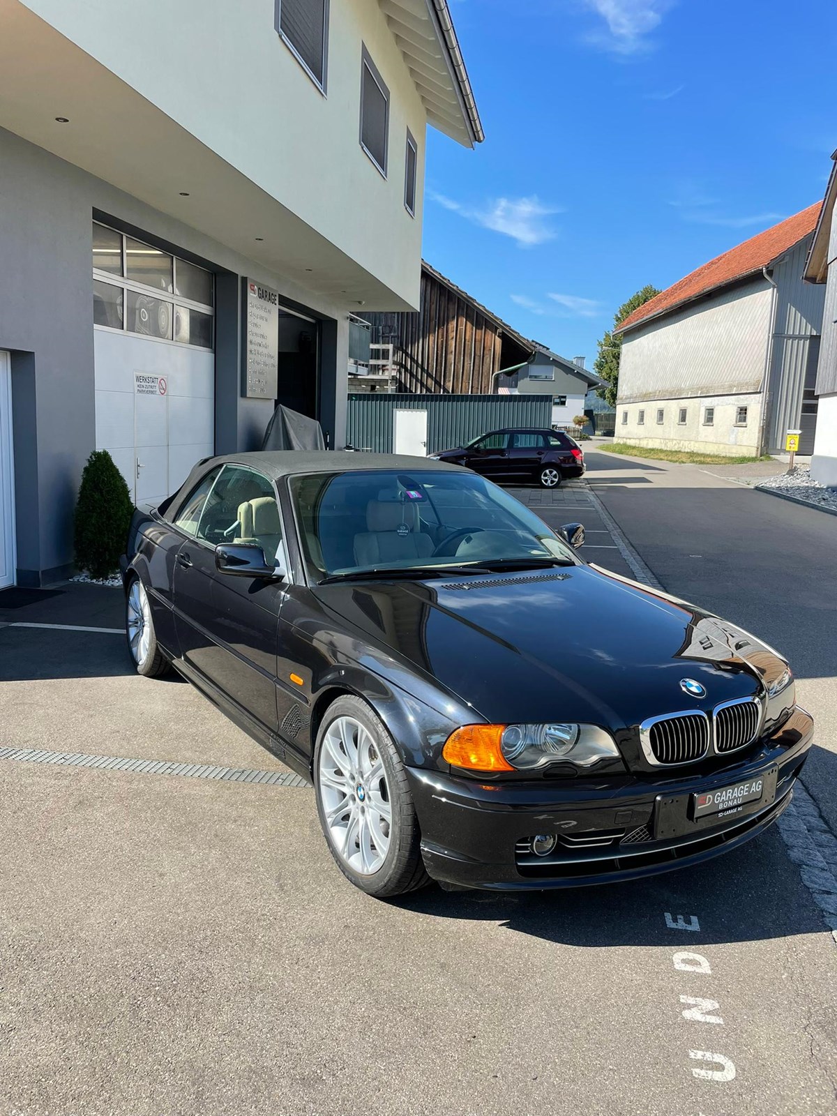 BMW 330Ci Cabriolet-image-3