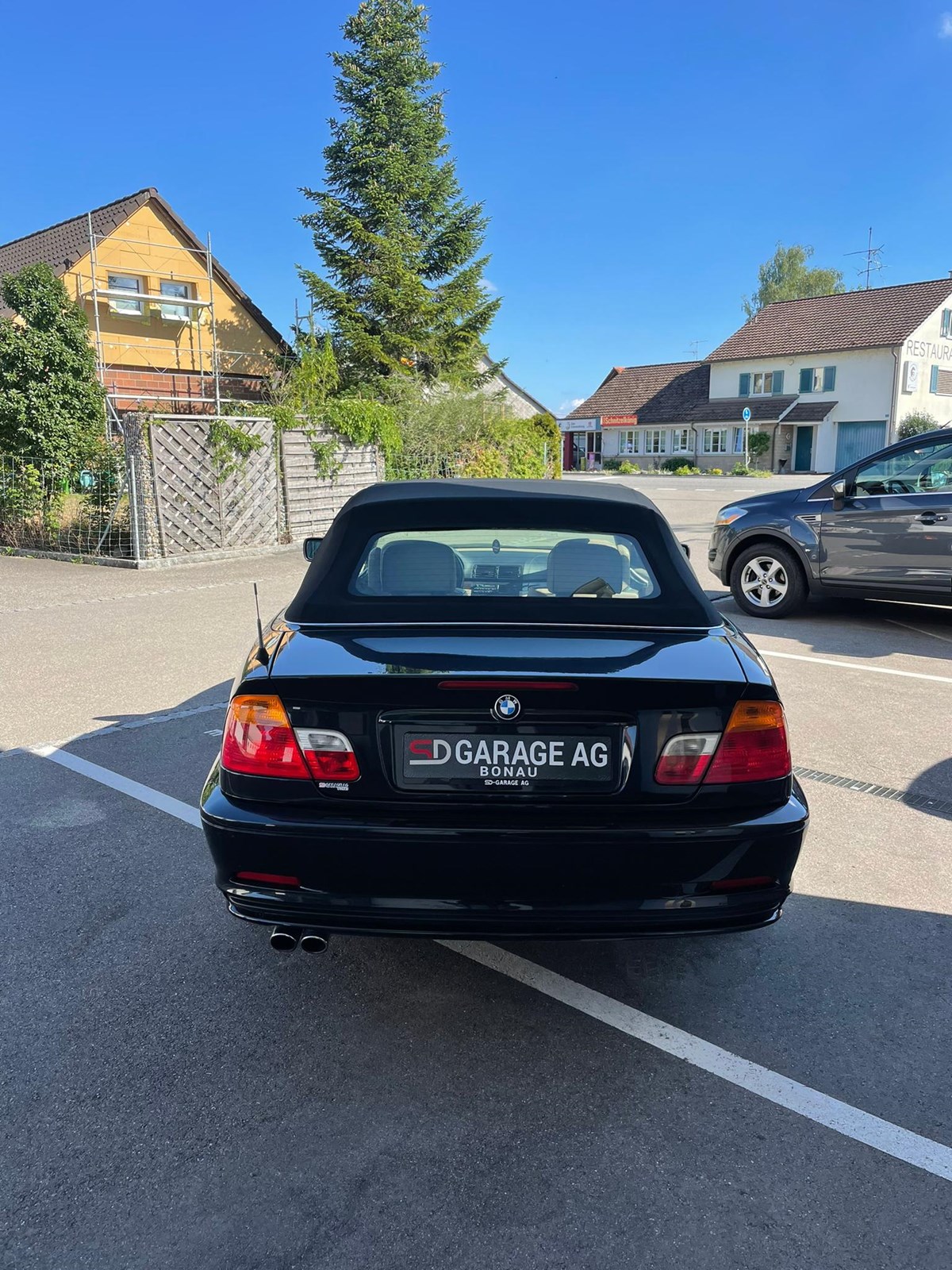 BMW 330Ci Cabriolet-image-5