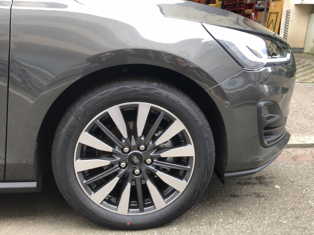 FORD Focus Station Wagon 1.0i EcoB Hybrid 155 Titanium X-image-12
