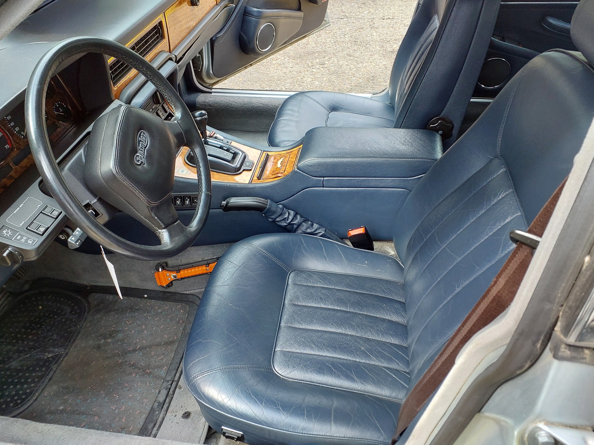 DAIMLER 4.0 Six-image-10