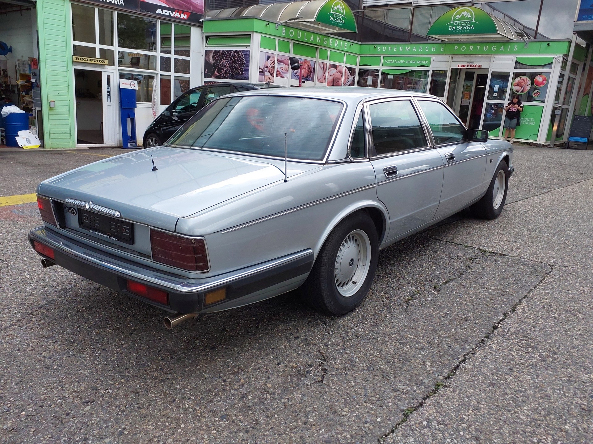 DAIMLER 4.0 Six-image-5
