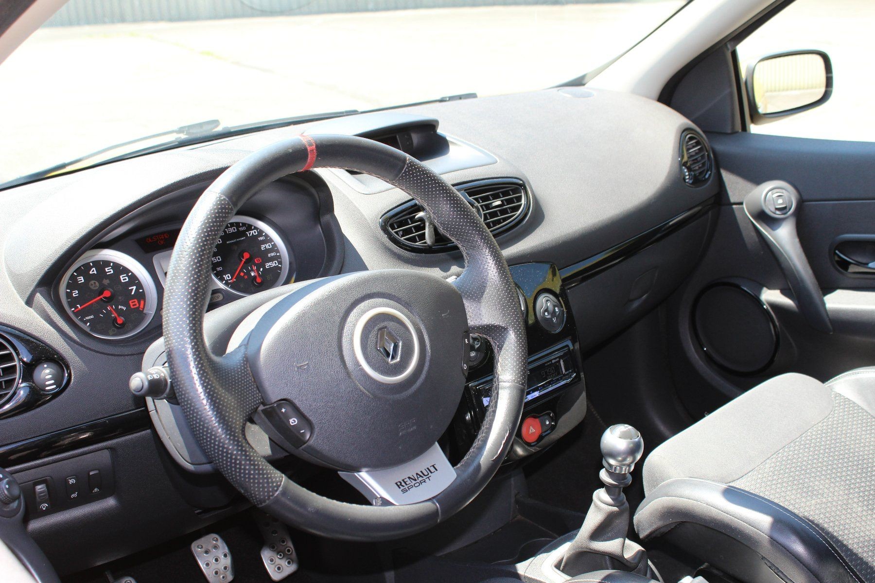 RENAULT Clio 2.0 16V Sport F1 Team-image-7