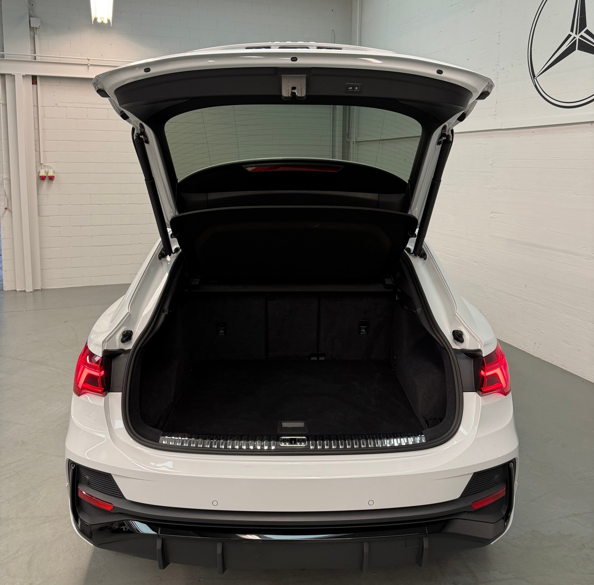 AUDI Q3 Sportback 40 TDI S line quattro S-tronic-image-9