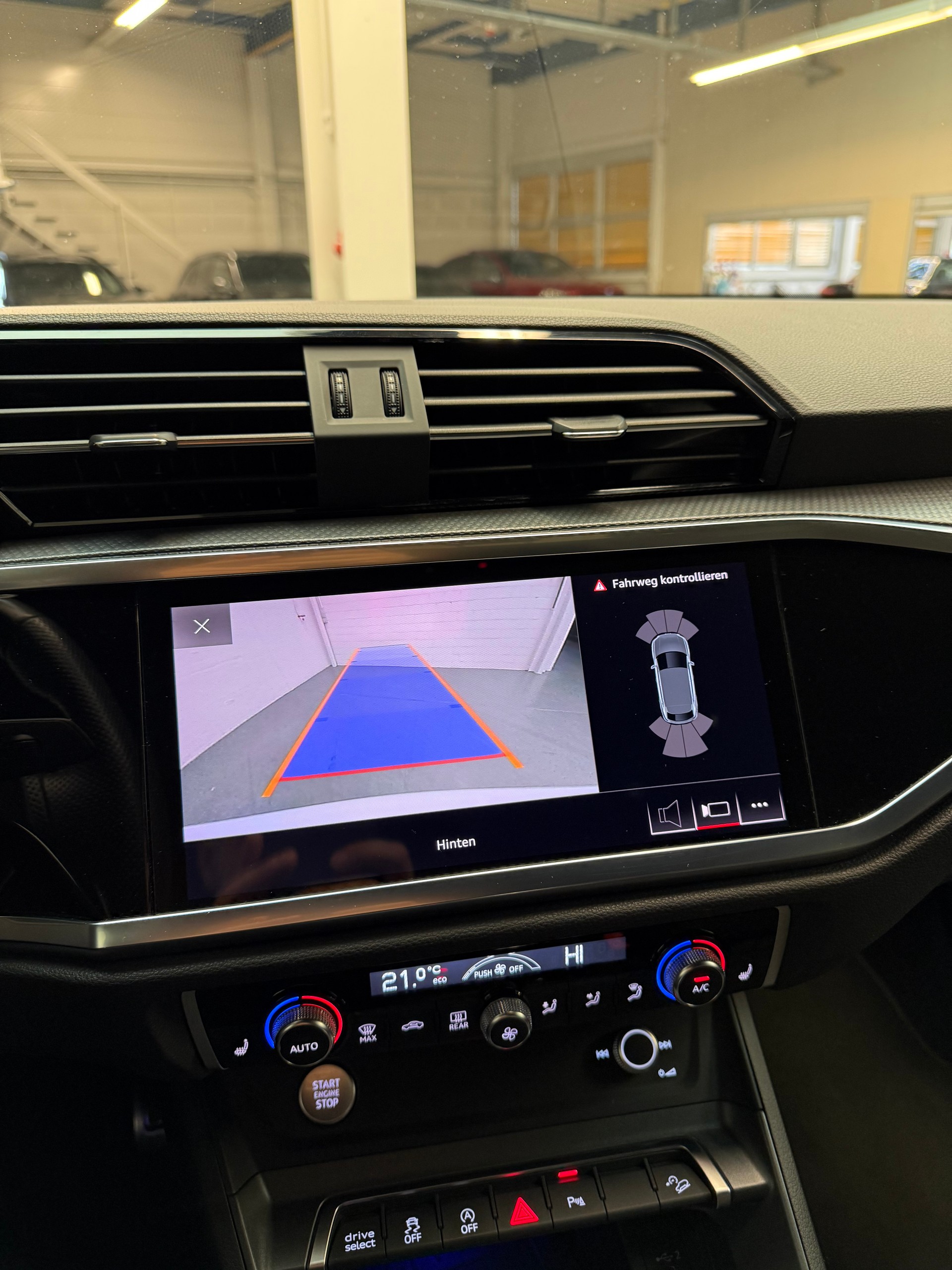 AUDI Q3 Sportback 40 TDI S line quattro S-tronic-image-11