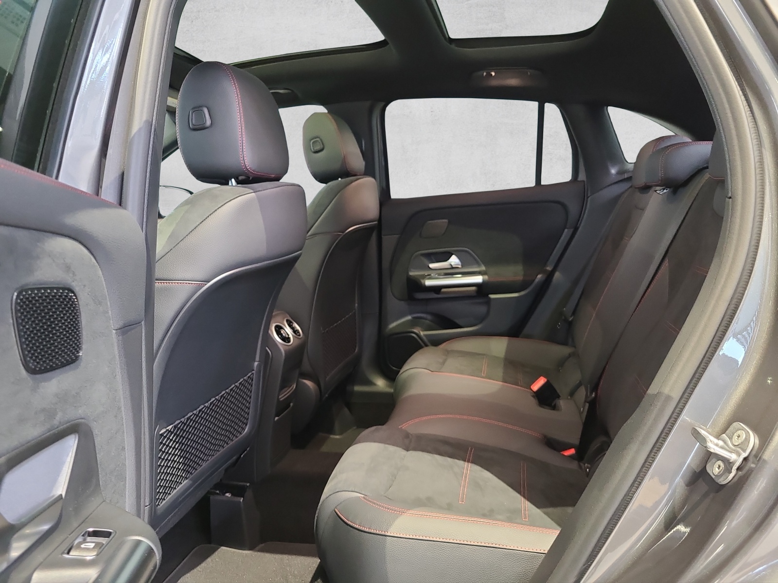 MERCEDES-BENZ GLA 250 4Matic 8G-DCT Swiss Star-image-10