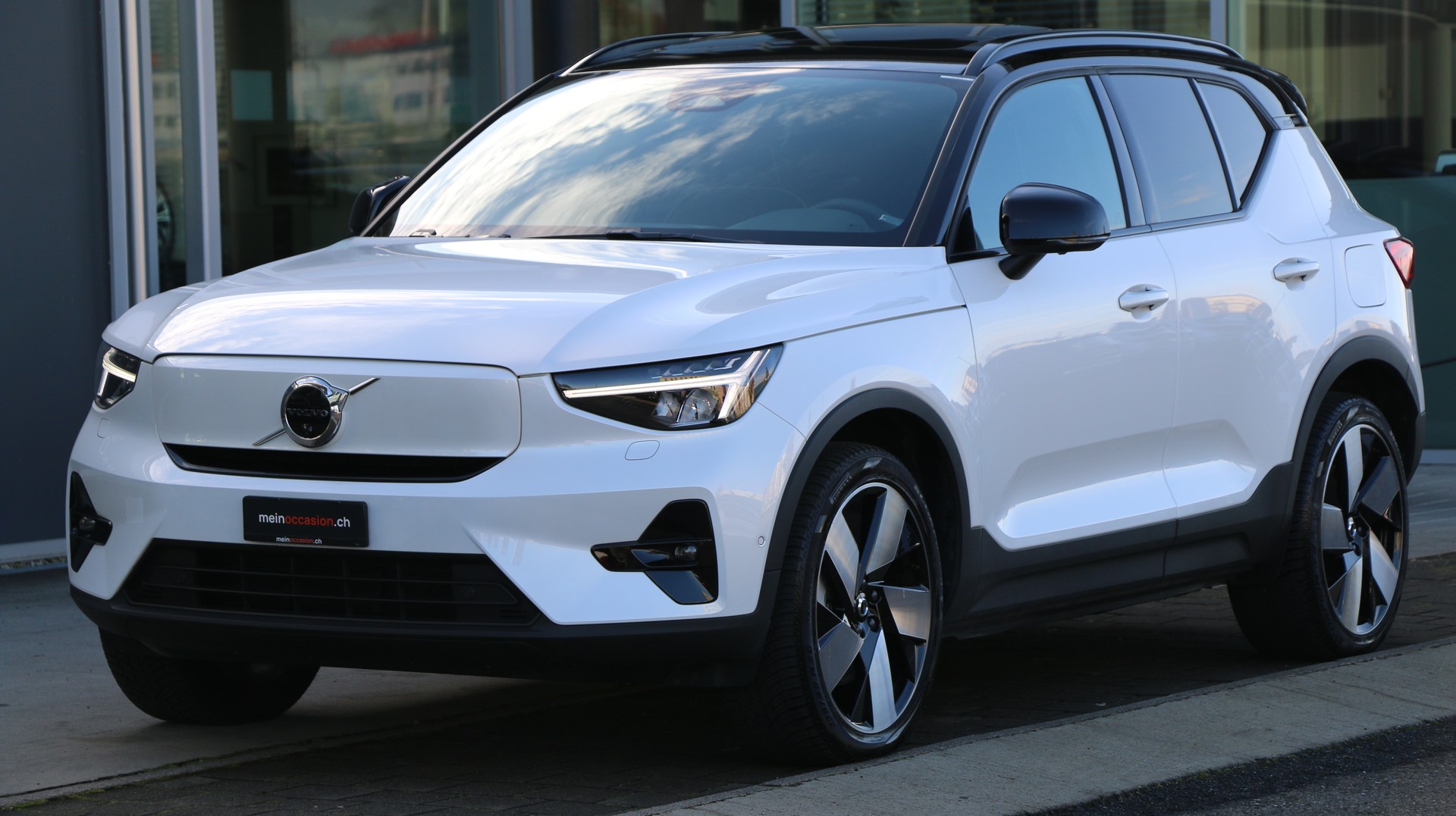 VOLVO XC40 P8 AWD Elec Ultimate-image-1