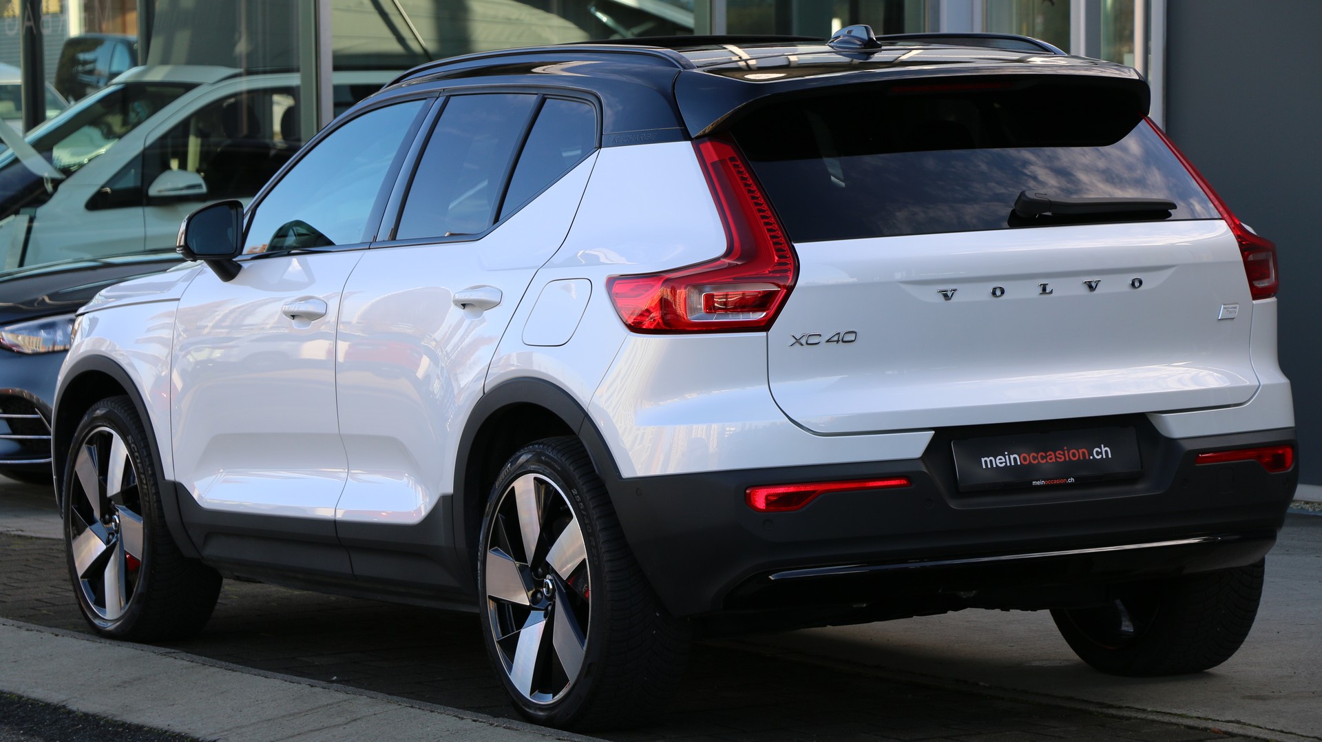 VOLVO XC40 P8 AWD Elec Ultimate-image-3
