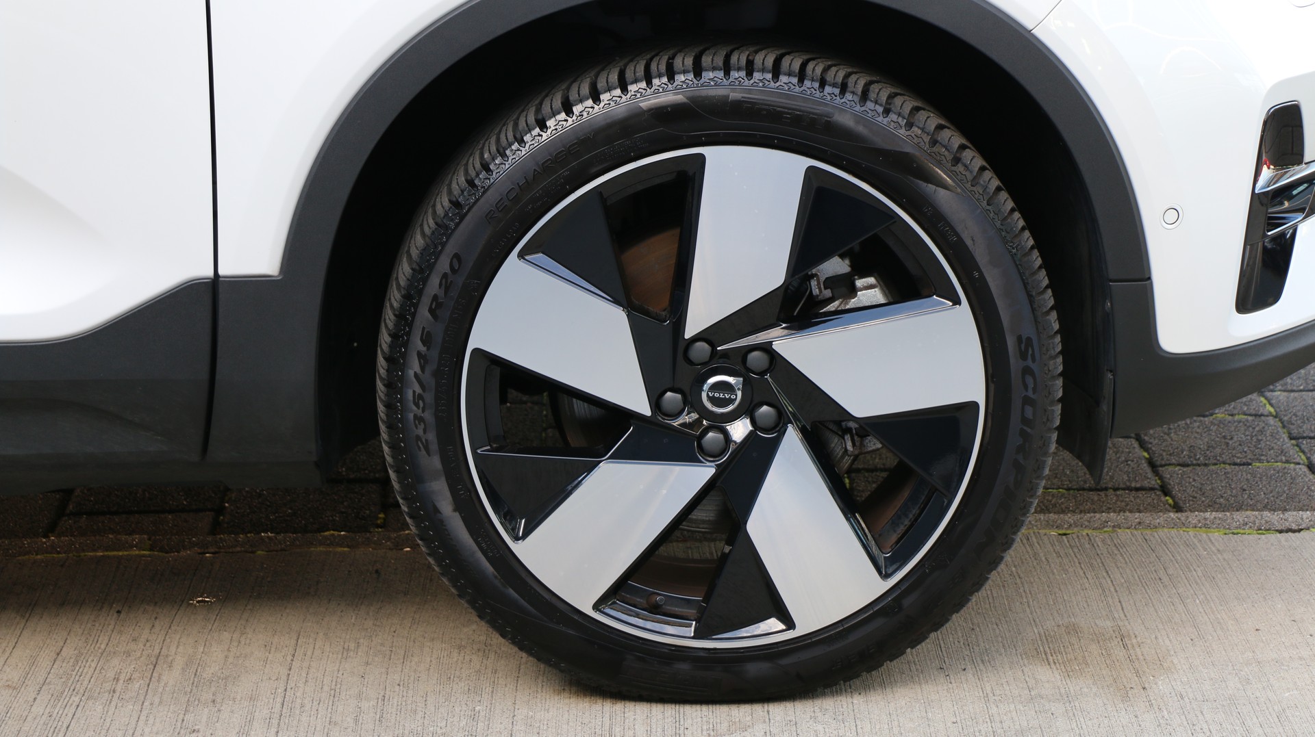 VOLVO XC40 P8 AWD Elec Ultimate-image-18