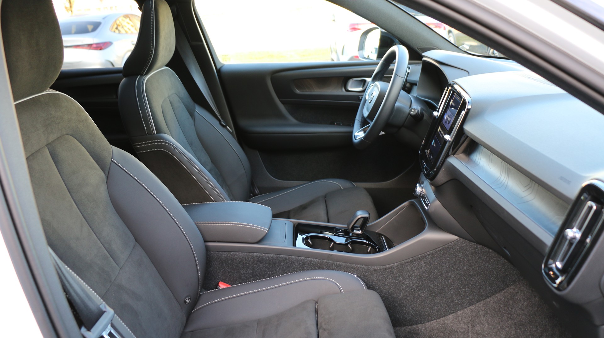 VOLVO XC40 P8 AWD Elec Ultimate-image-17