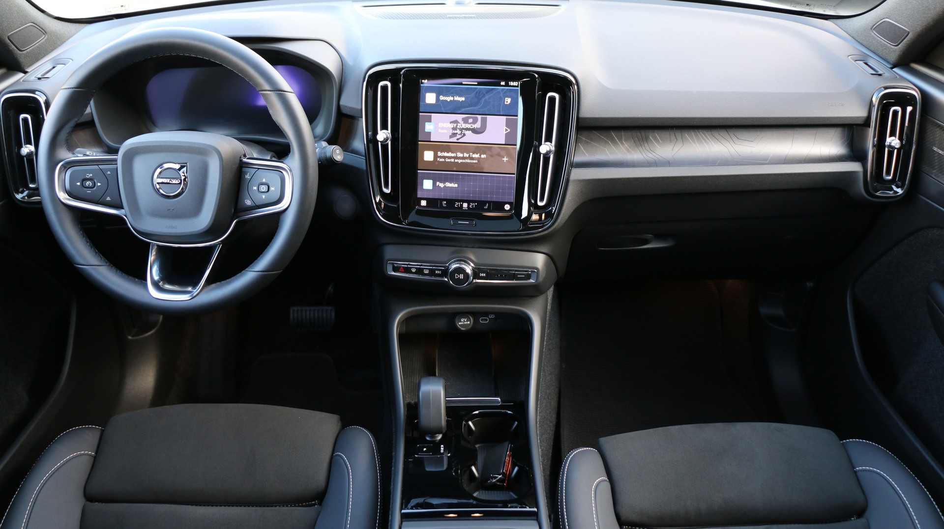 VOLVO XC40 P8 AWD Elec Ultimate-image-10