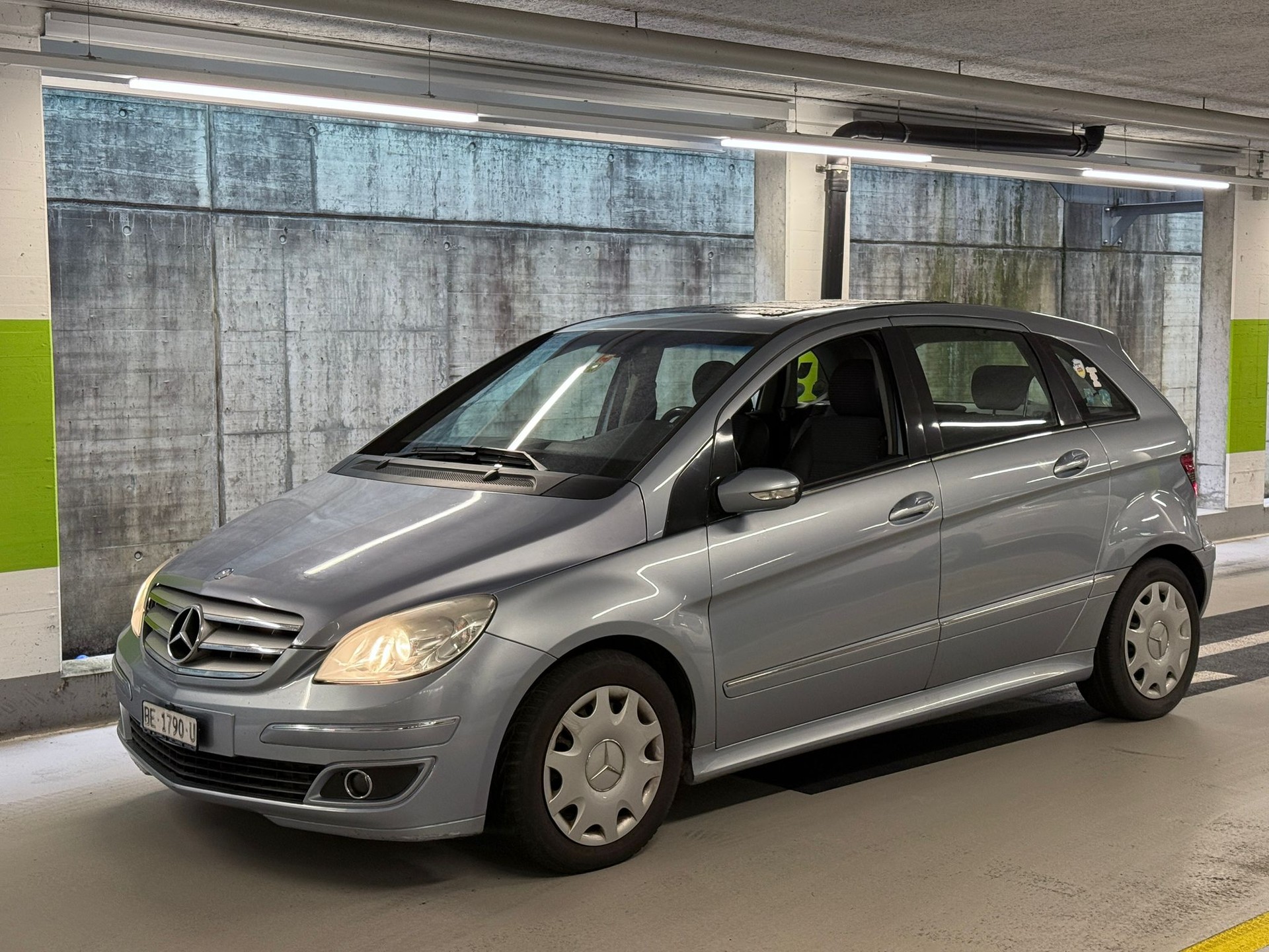 MERCEDES-BENZ B 200
