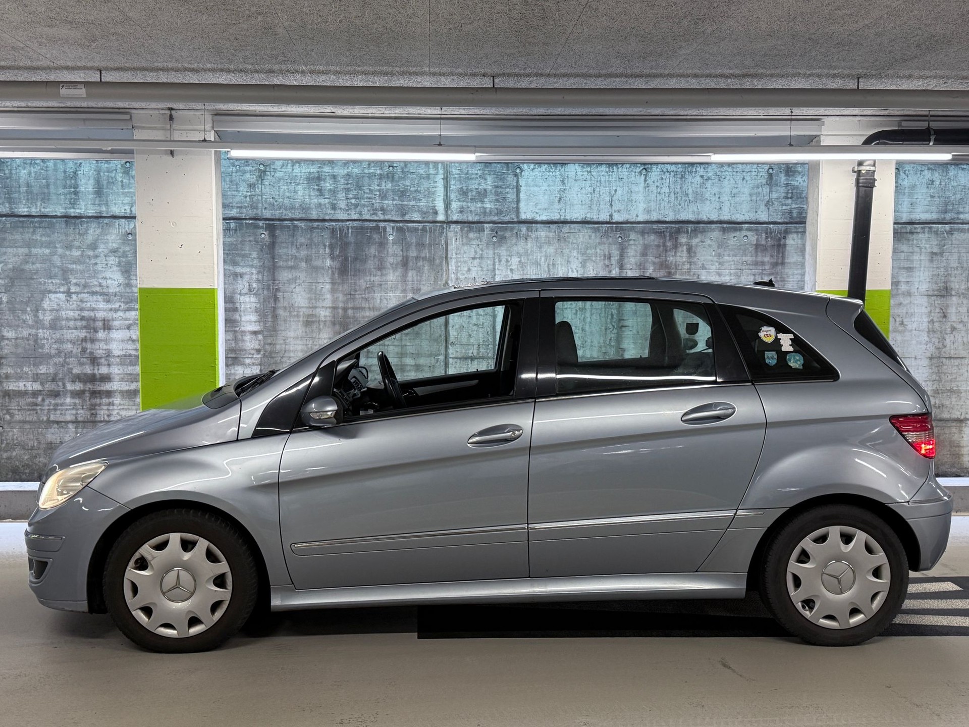 MERCEDES-BENZ B 200-showroom-element-2
