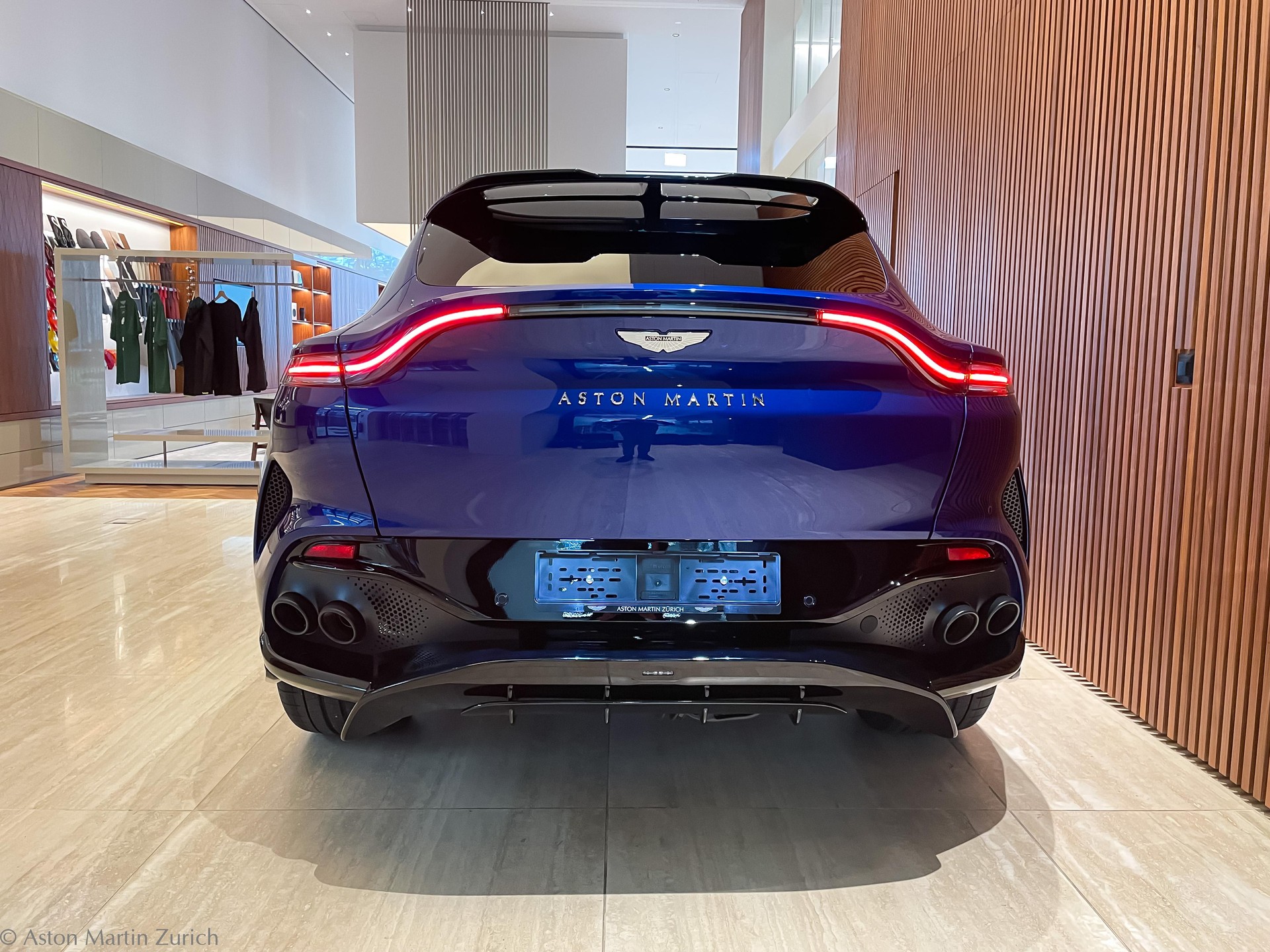 ASTON MARTIN DBX 707 4.0 V8 Bi-Turbo-image-5