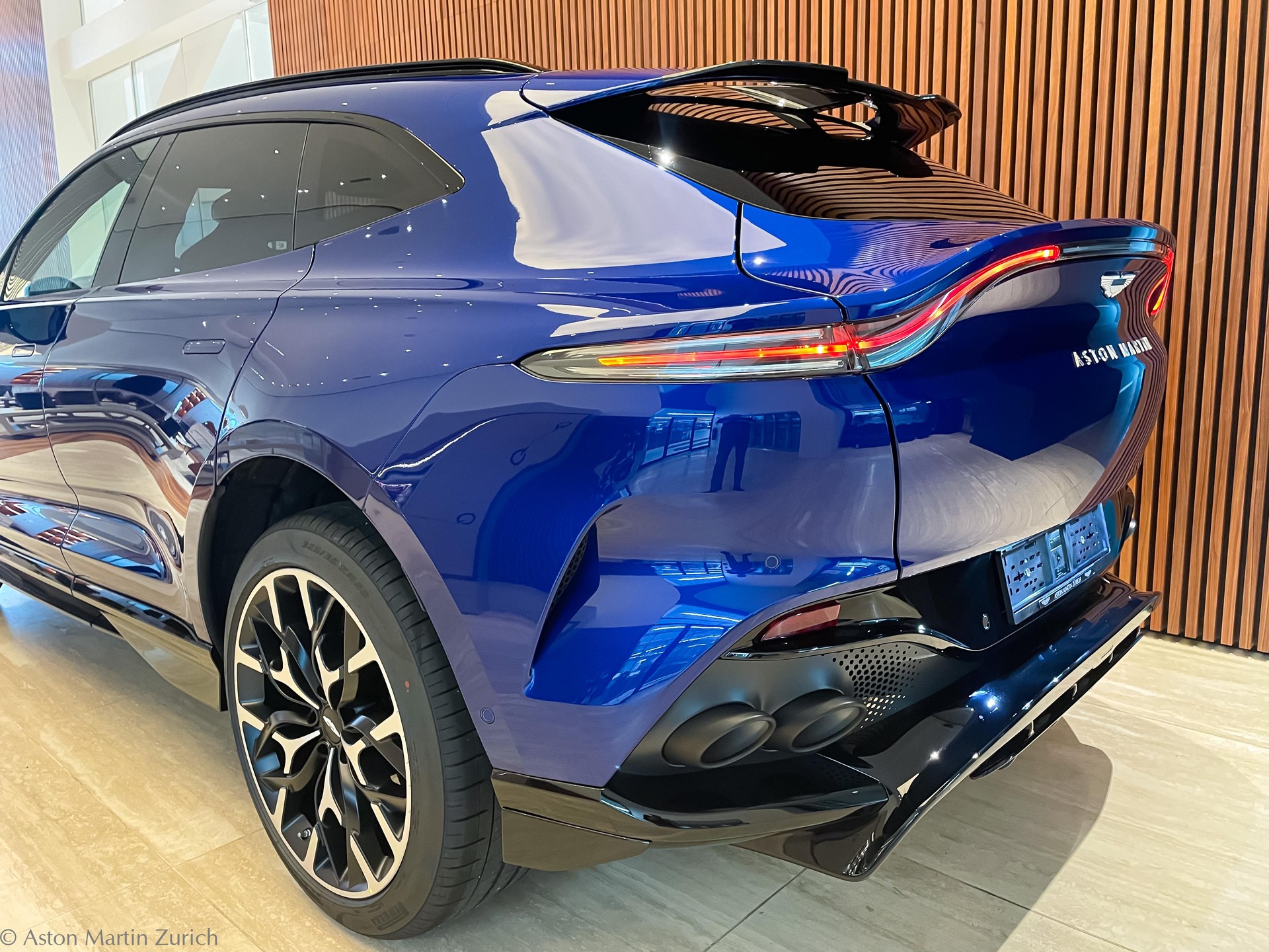ASTON MARTIN DBX 707 4.0 V8 Bi-Turbo-image-8