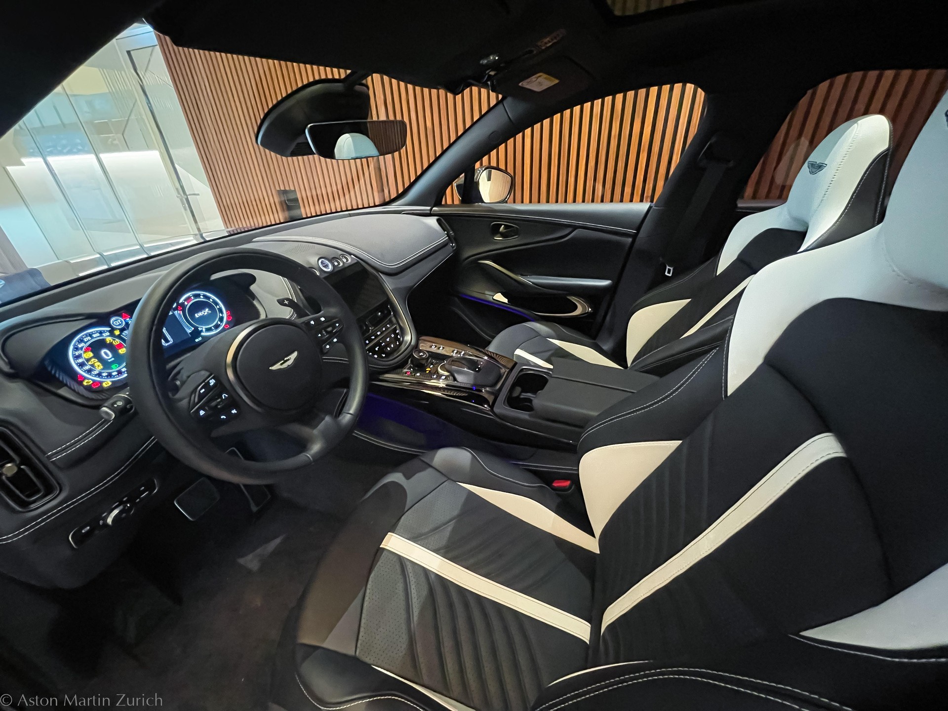 ASTON MARTIN DBX 707 4.0 V8 Bi-Turbo-image-12