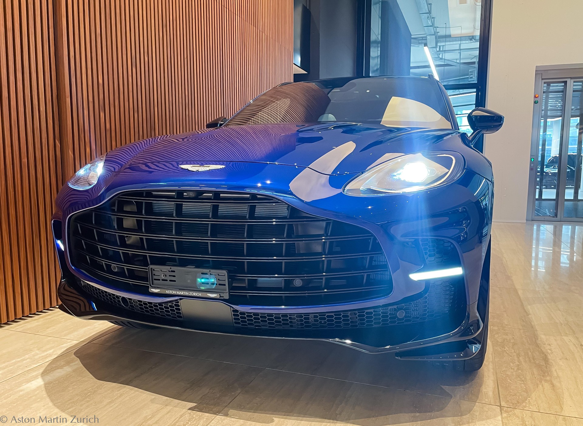 ASTON MARTIN DBX 707 4.0 V8 Bi-Turbo-image-6