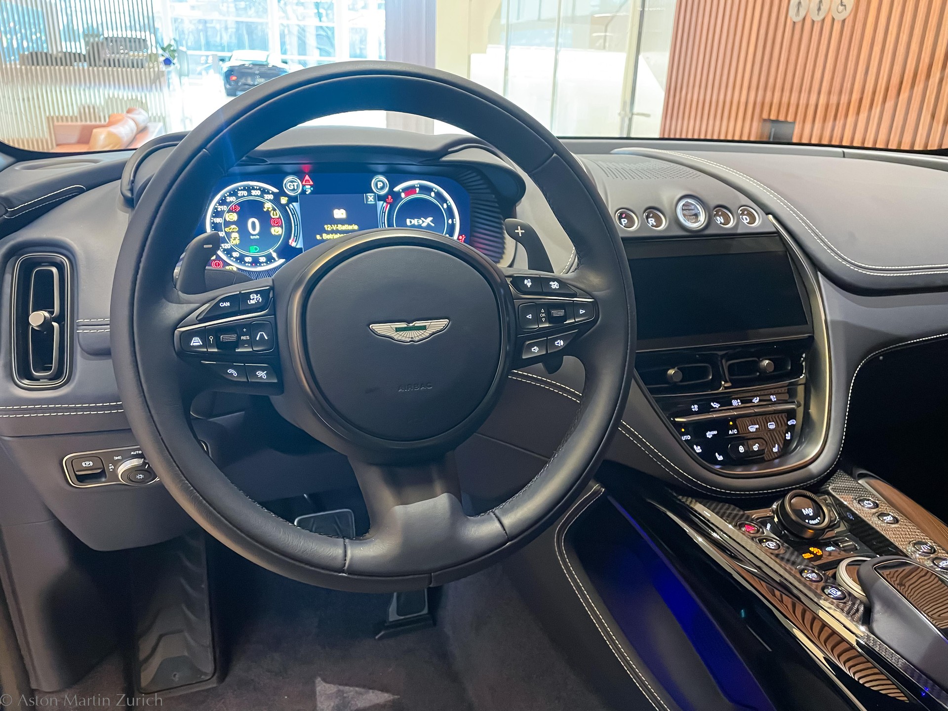 ASTON MARTIN DBX 707 4.0 V8 Bi-Turbo-image-17
