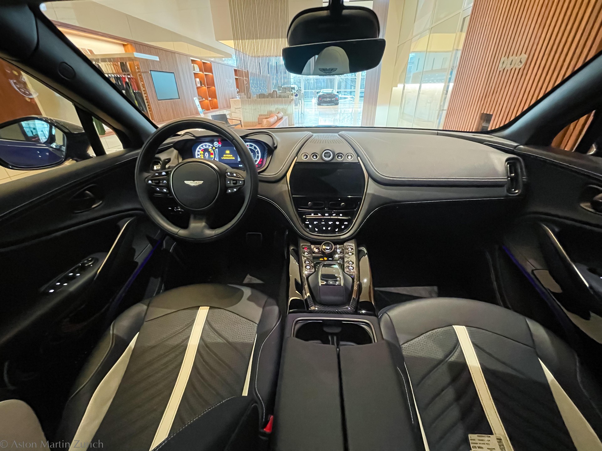 ASTON MARTIN DBX 707 4.0 V8 Bi-Turbo-image-16