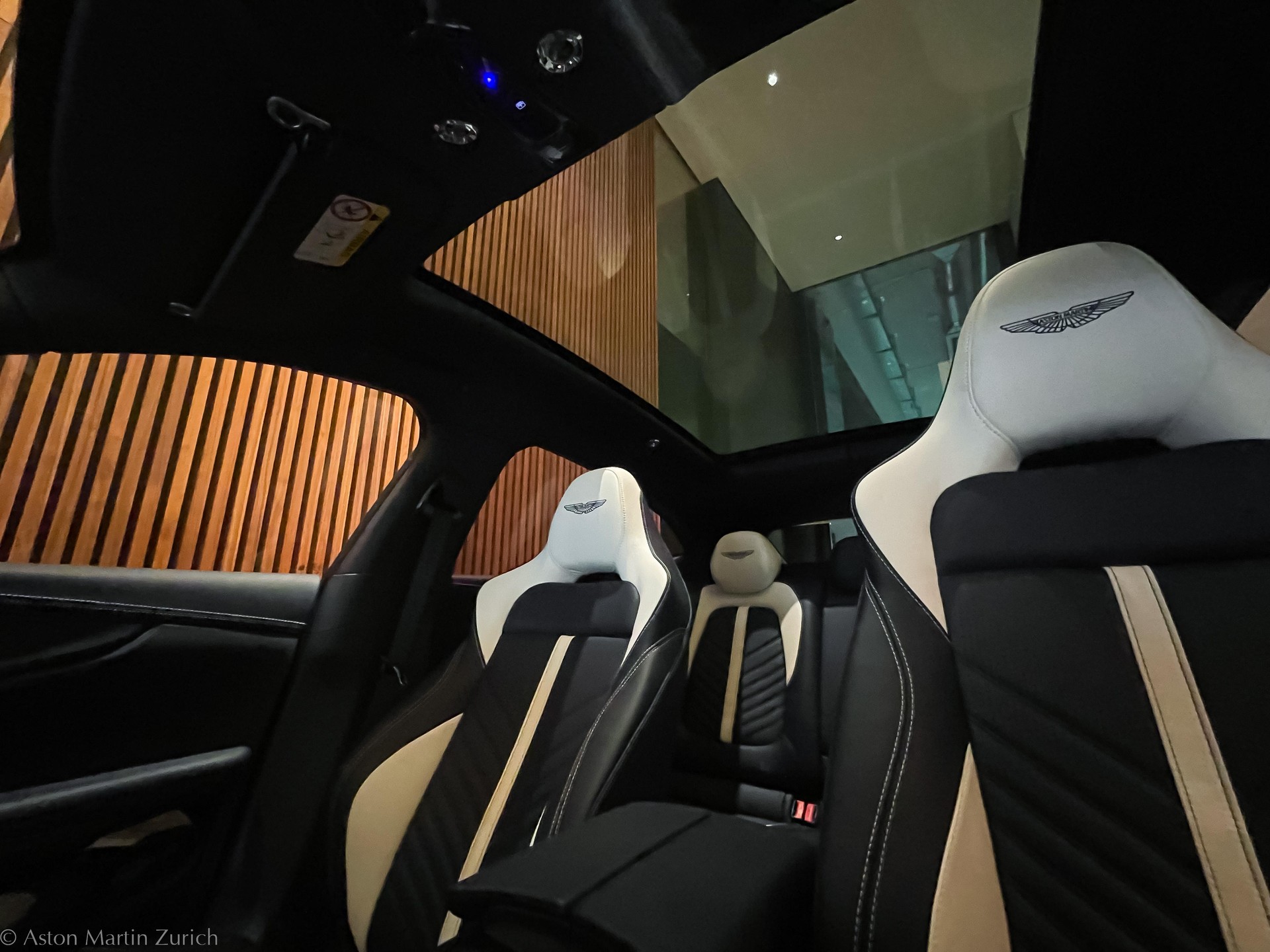 ASTON MARTIN DBX 707 4.0 V8 Bi-Turbo-image-15
