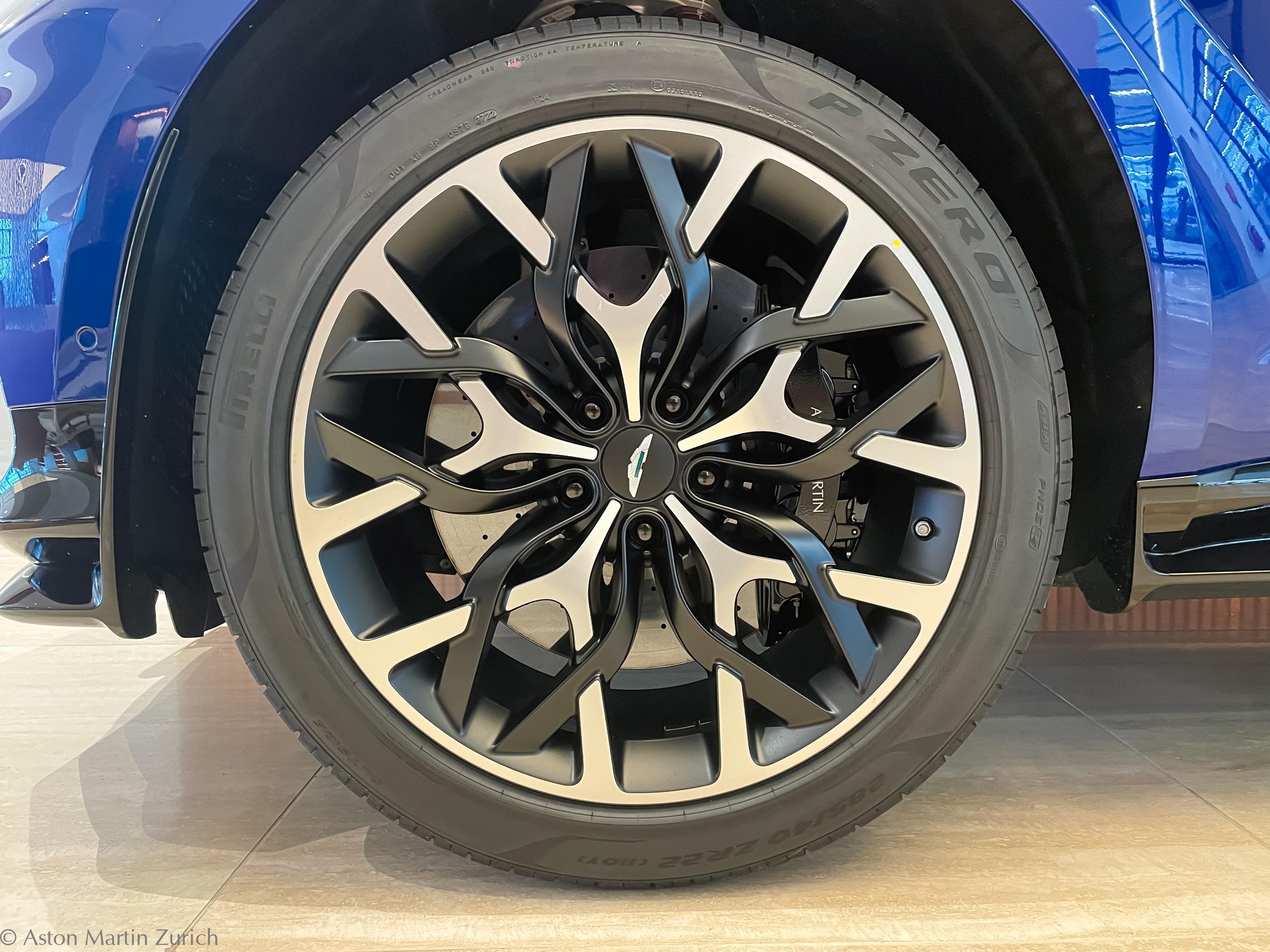 ASTON MARTIN DBX 707 4.0 V8 Bi-Turbo-image-9