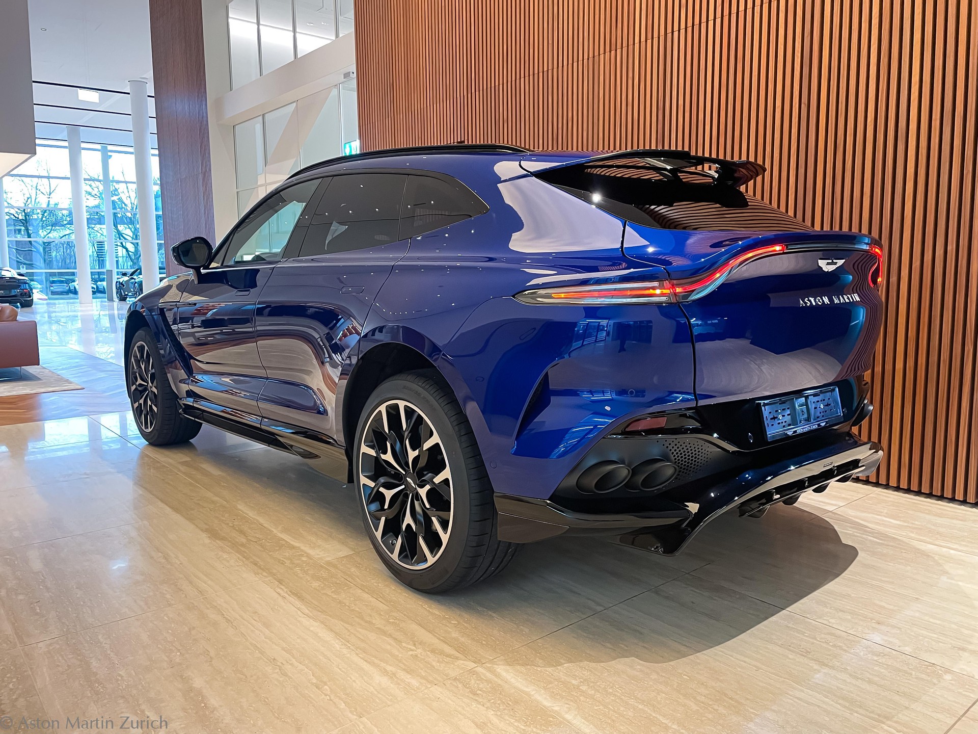 ASTON MARTIN DBX 707 4.0 V8 Bi-Turbo-image-4