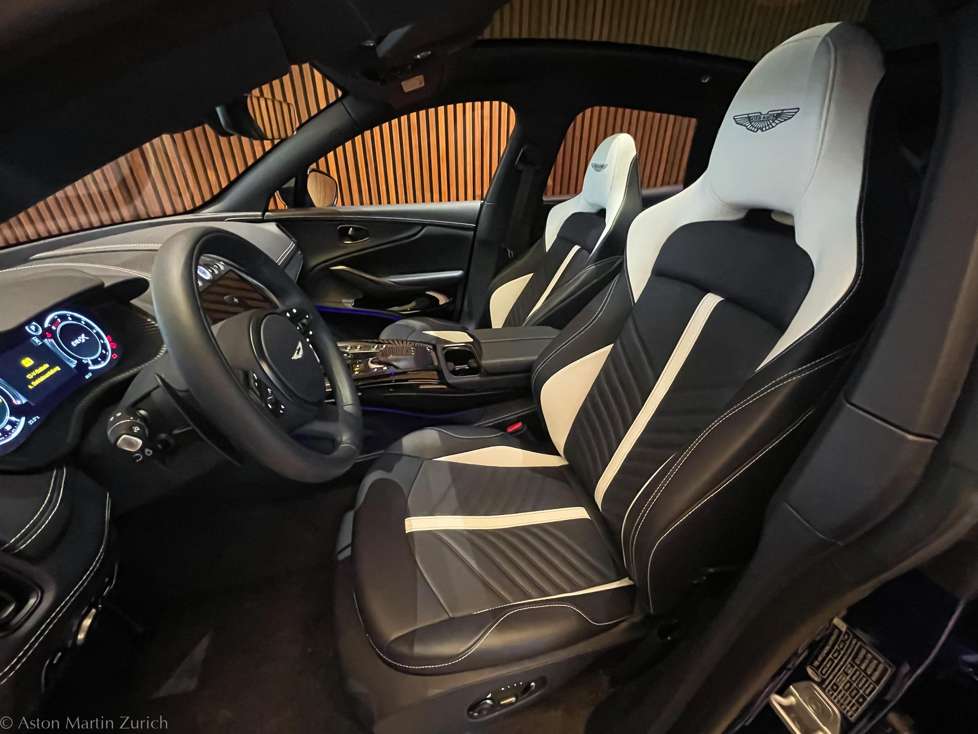 ASTON MARTIN DBX 707 4.0 V8 Bi-Turbo-image-13