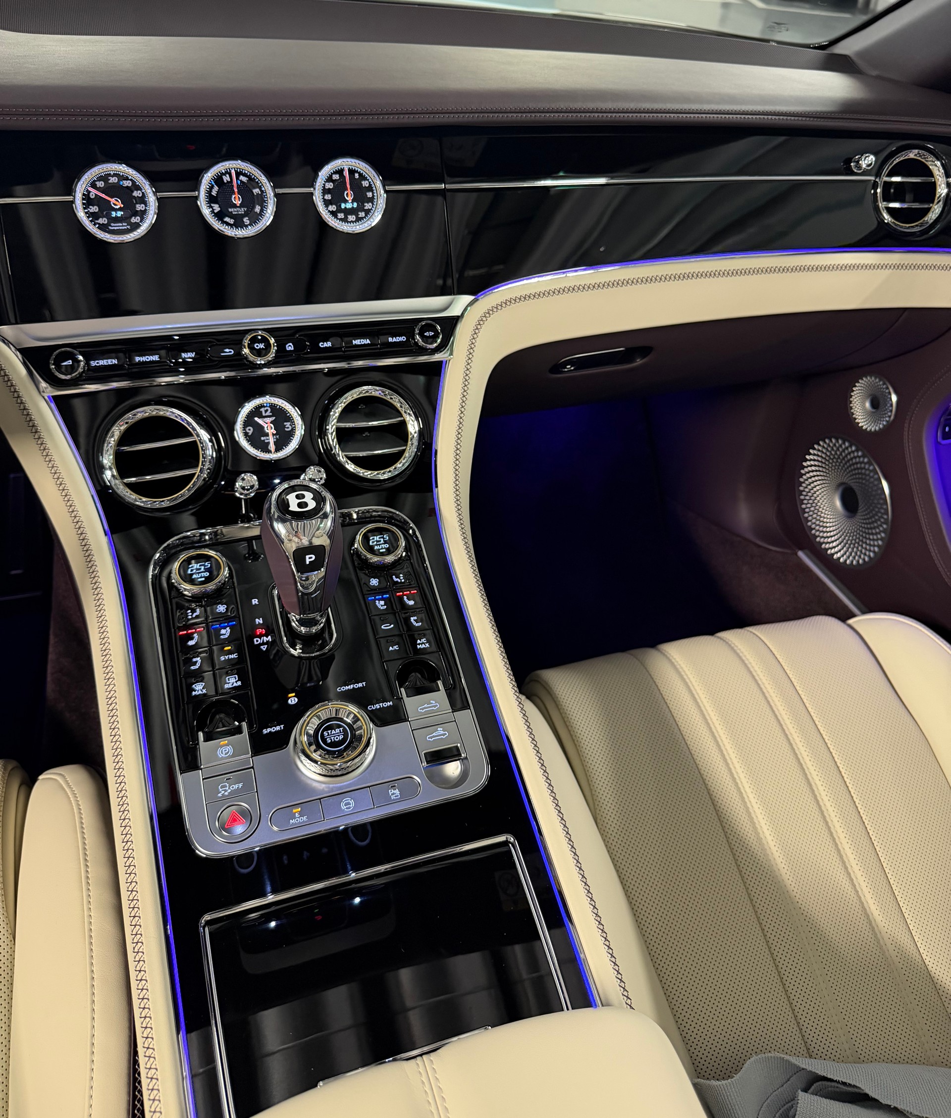 BENTLEY Continental GTC 4.0 V8 PHEV Black Velvet-image-17