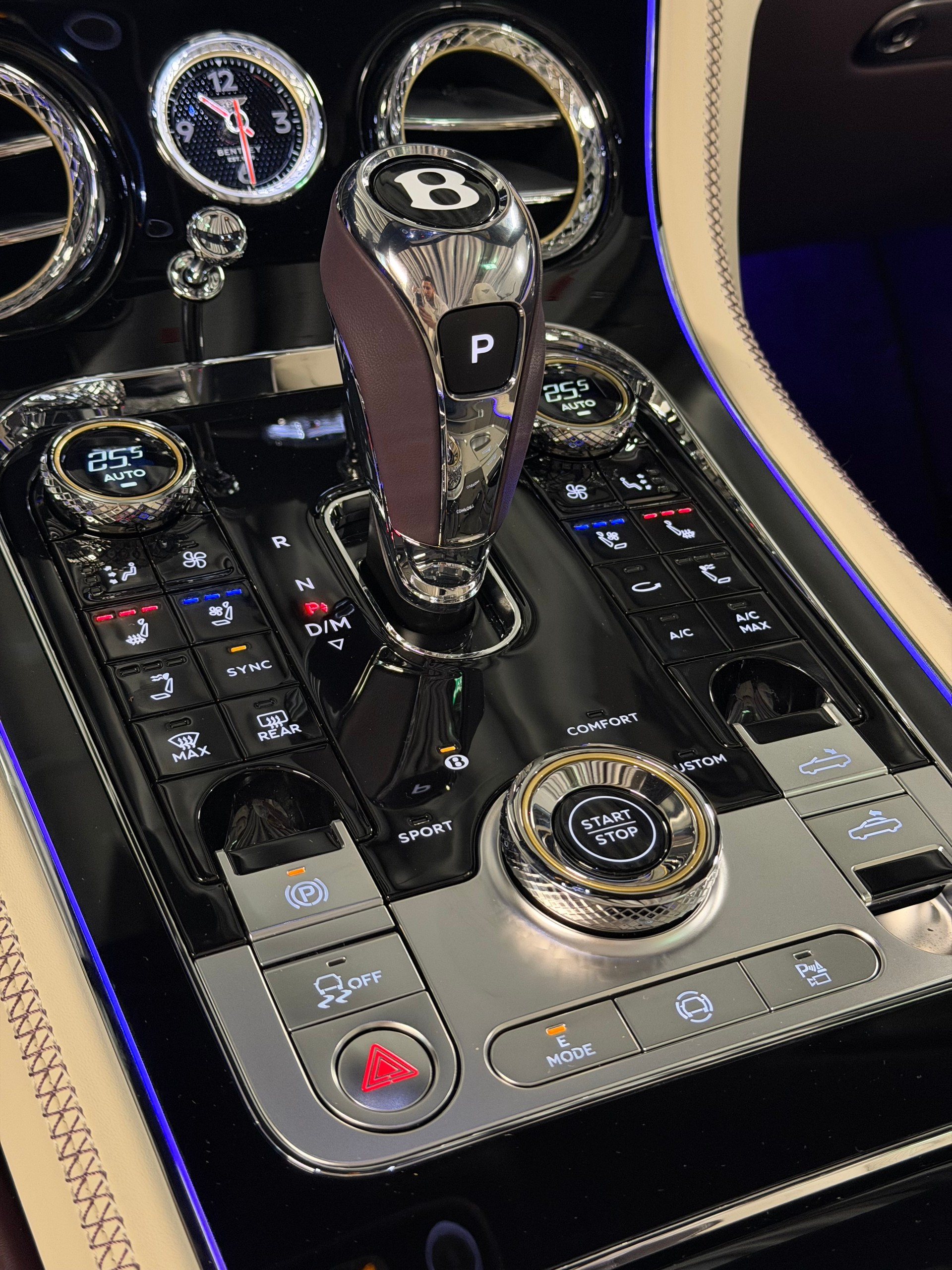 BENTLEY Continental GTC 4.0 V8 PHEV Black Velvet-image-18