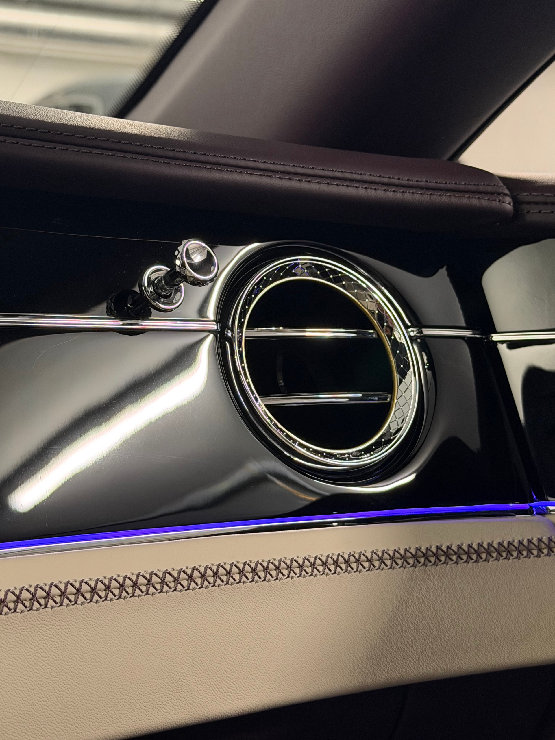 BENTLEY Continental GTC 4.0 V8 PHEV Black Velvet-image-19