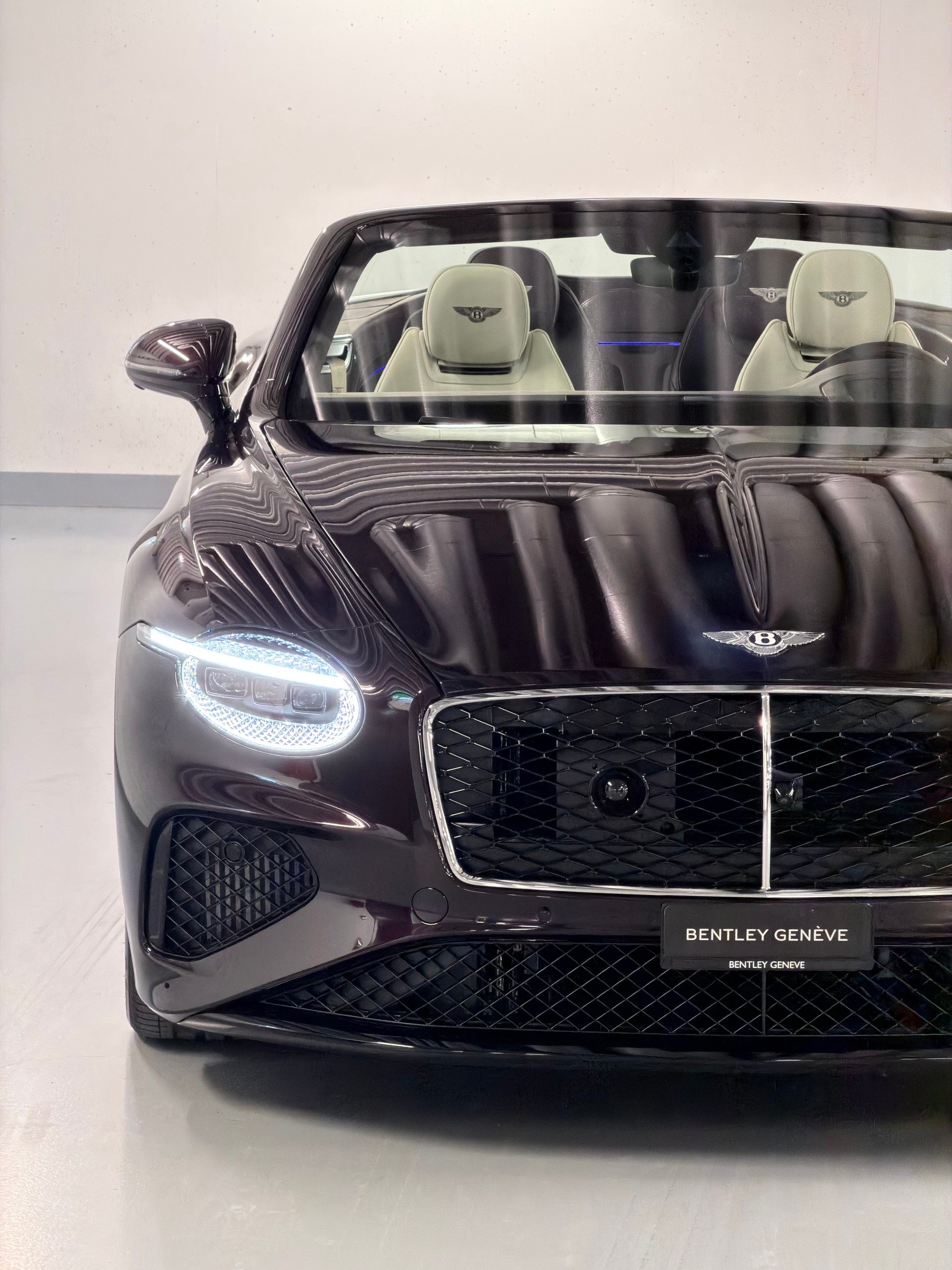 BENTLEY Continental GTC 4.0 V8 PHEV Black Velvet-image-21